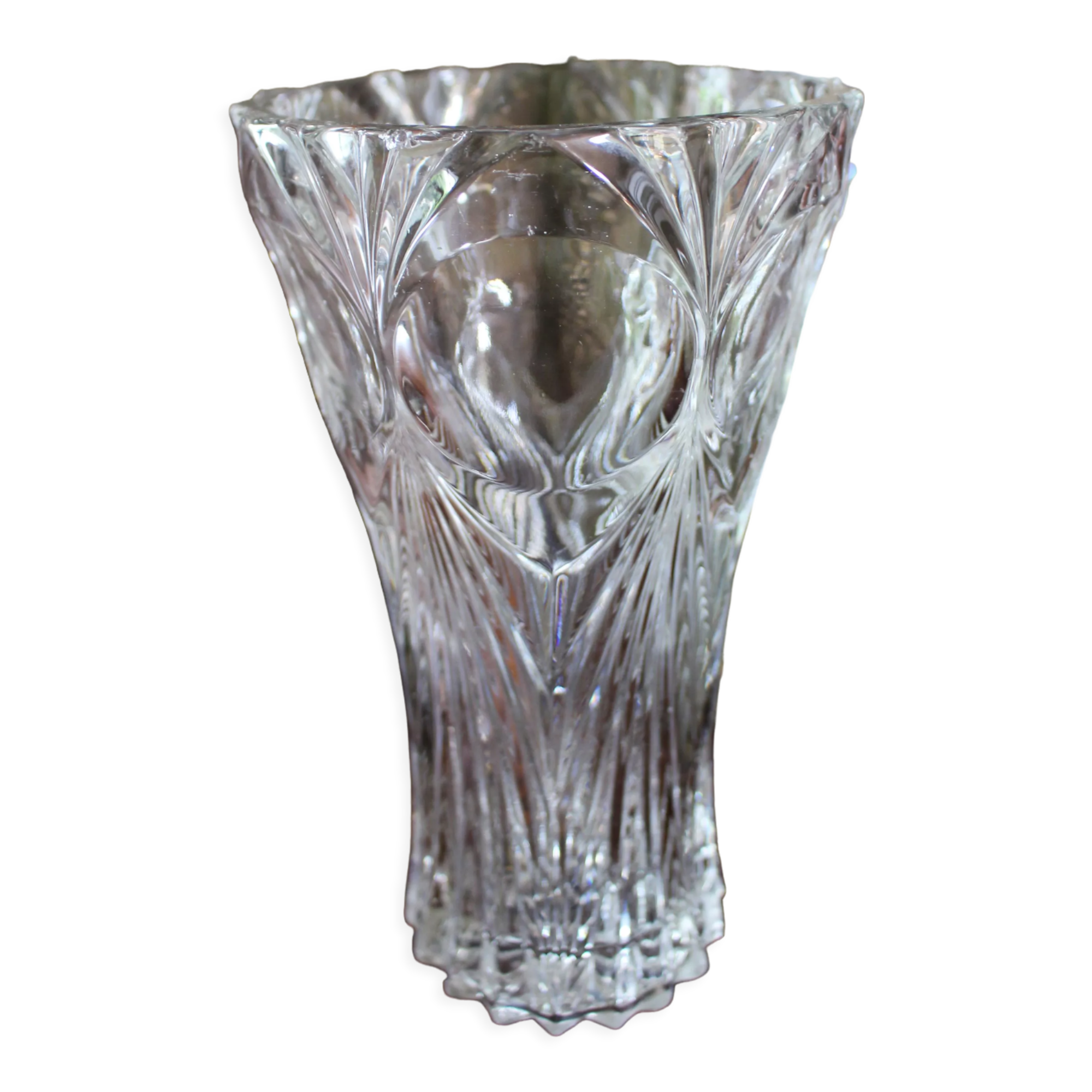 Transparent chiseled glass vase
