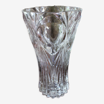 Transparent chiseled glass vase