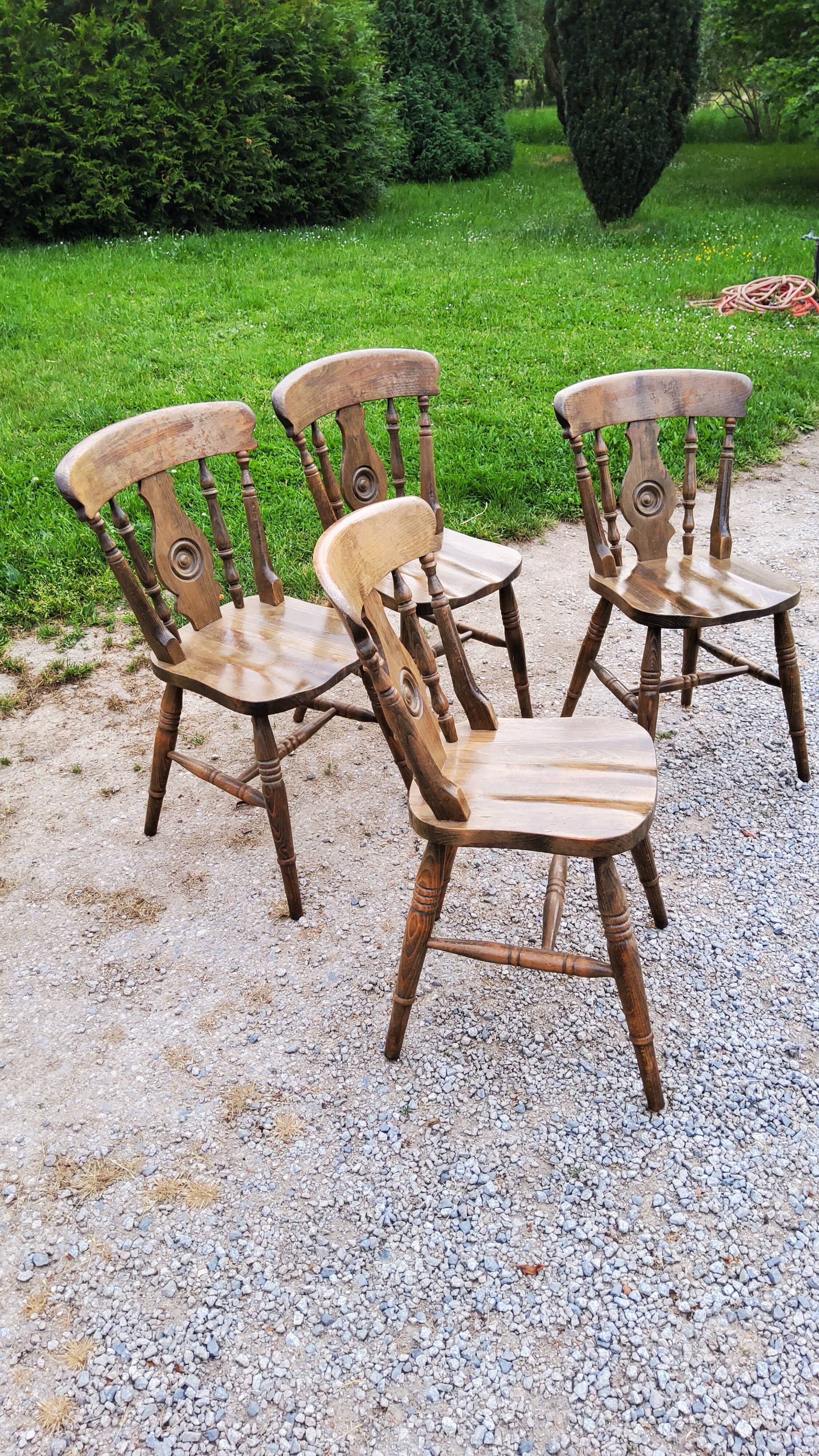 Set of 4 mountain style chairs from the 60s in beech