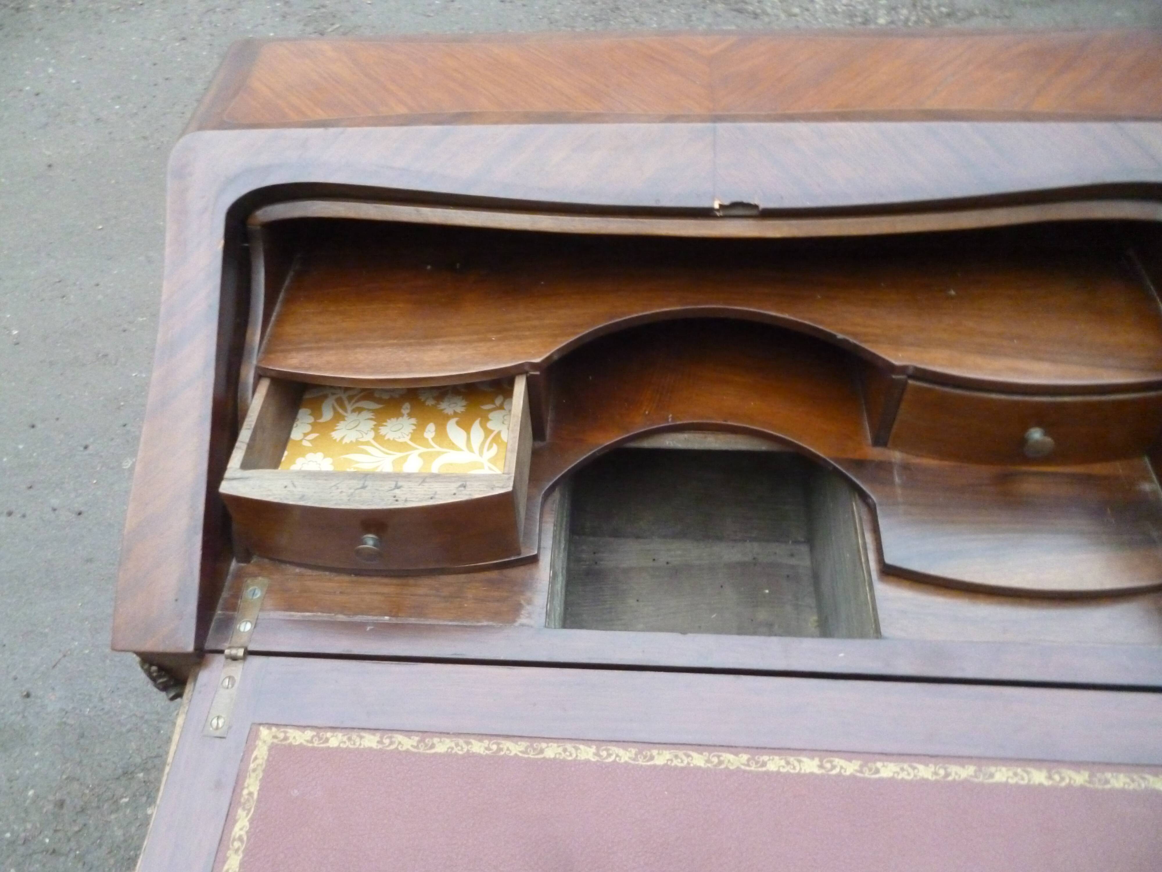 Bureau de dame en marqueterie de style Louis XV
