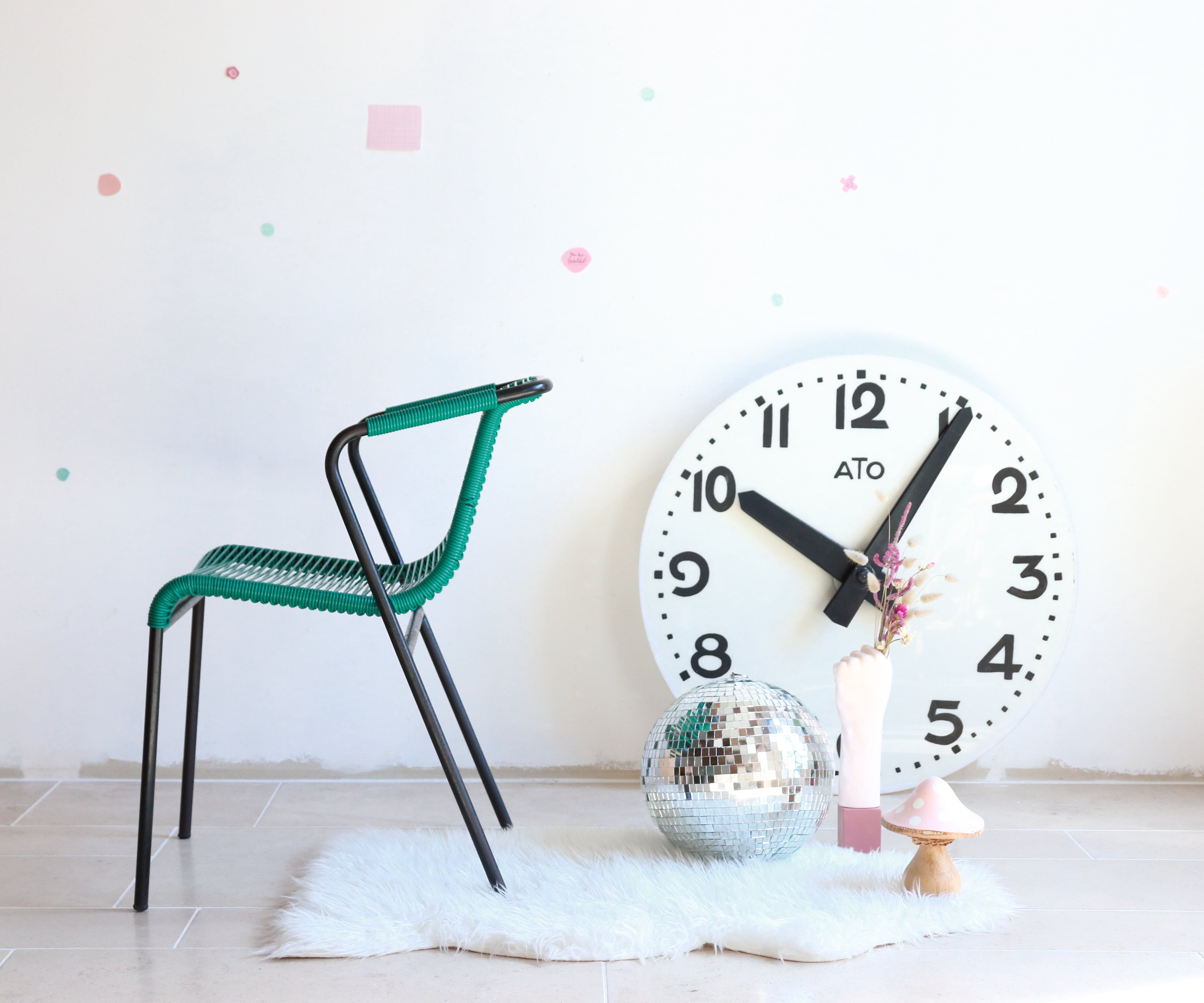 Metal and scoubidou green garden chair