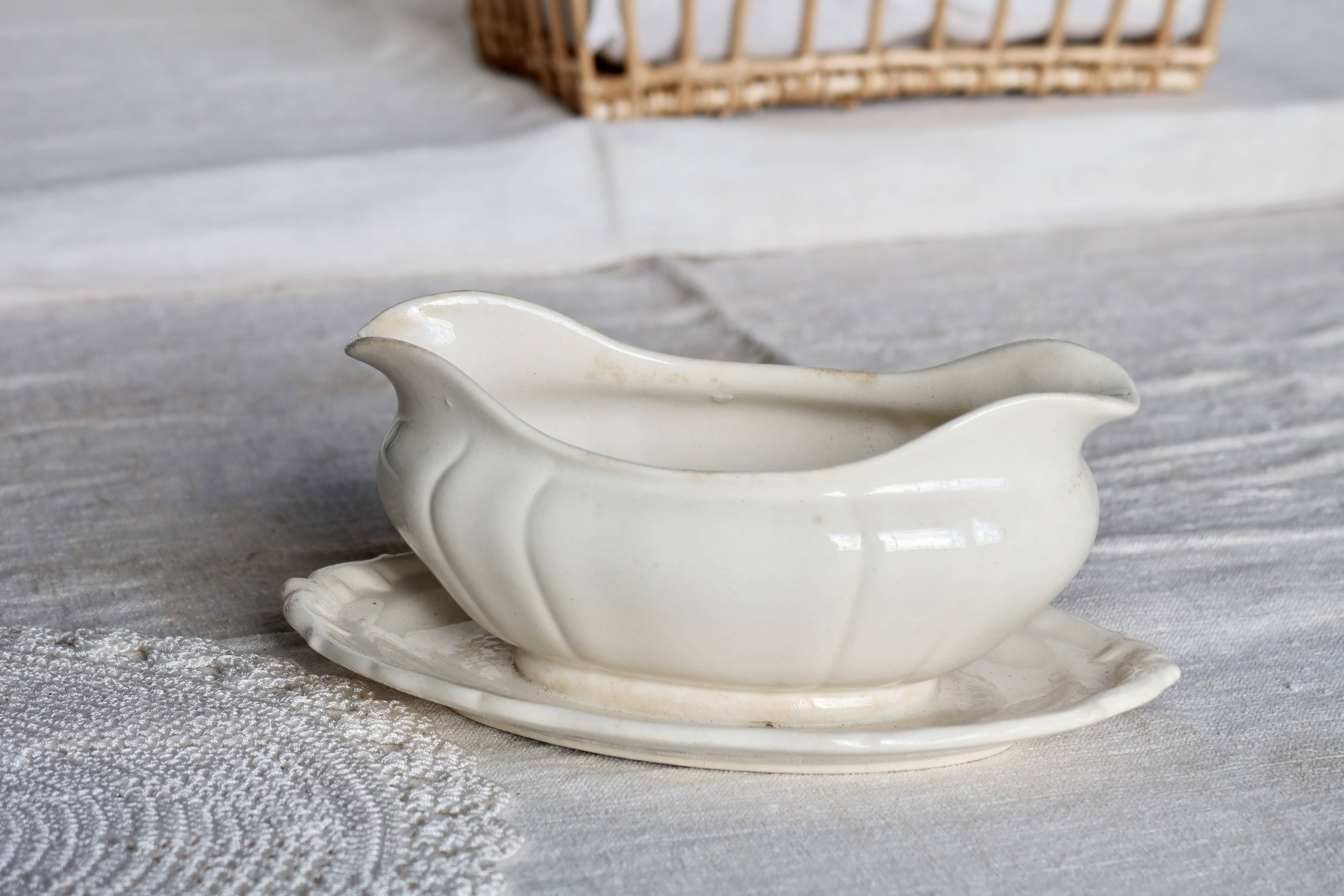 Antique ivory sauceboat Villeroy & Boch