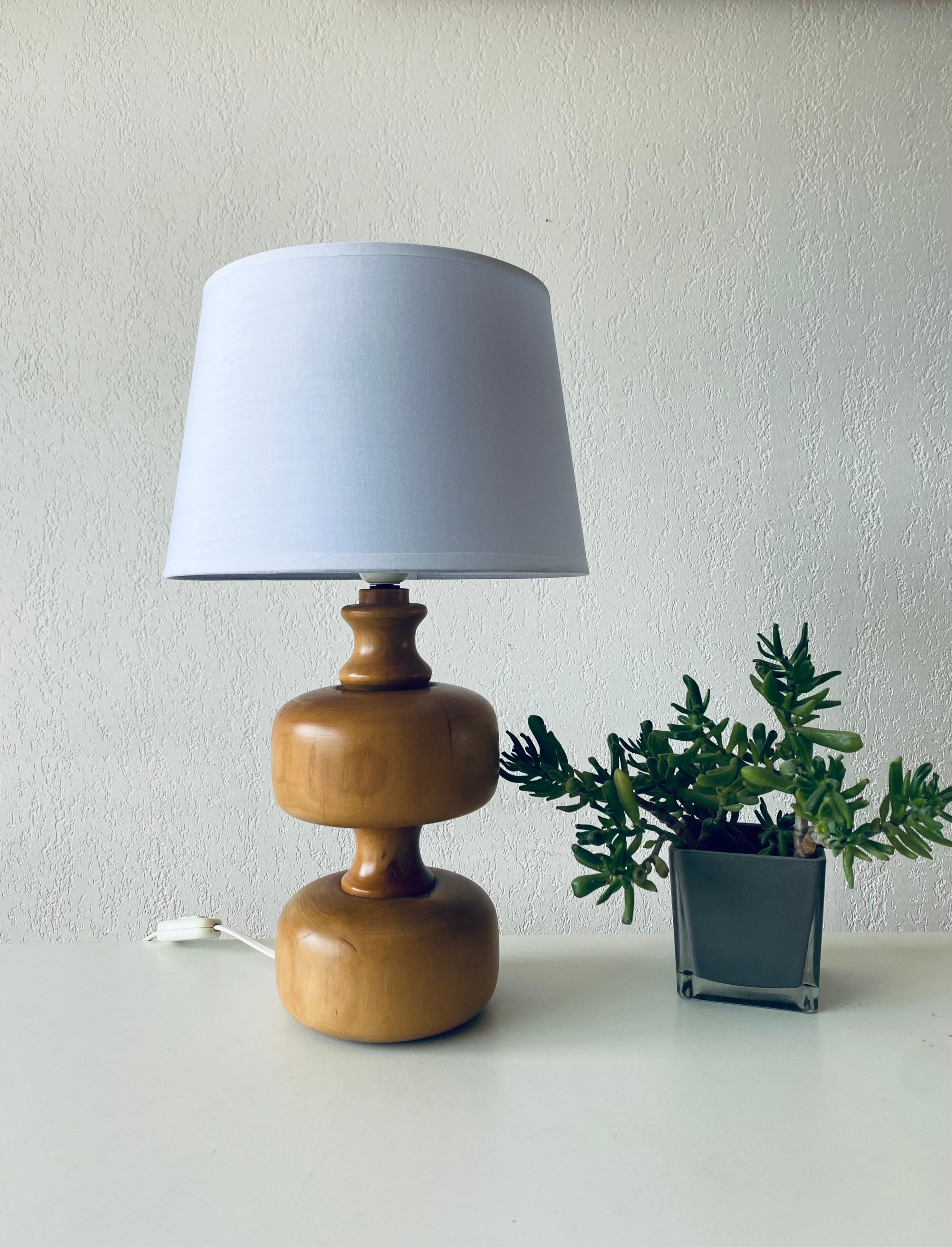 Lampe en bois tourné