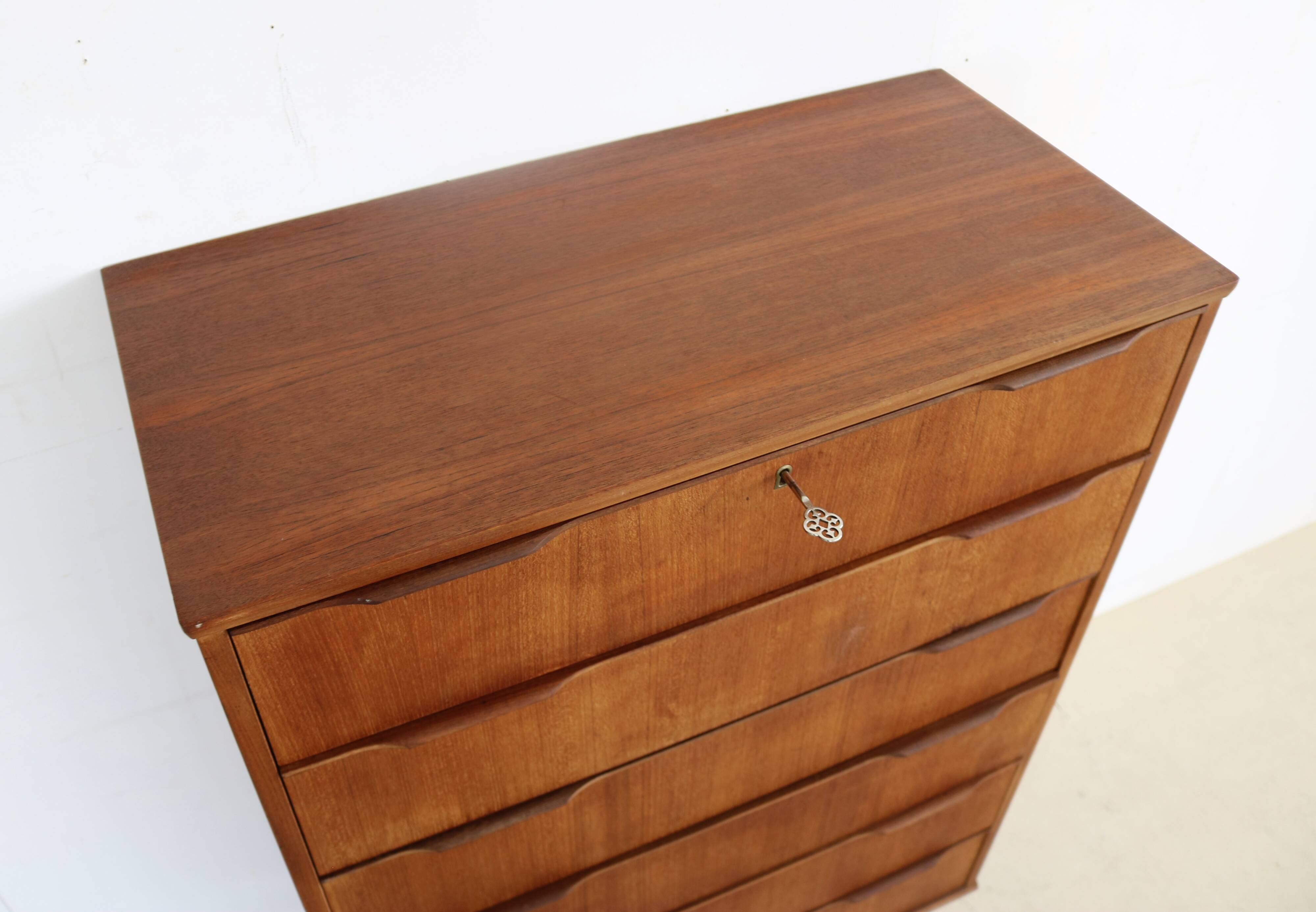 Commode vintage