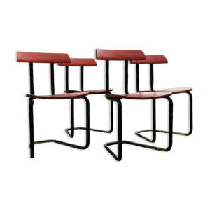 lot de quatre chaises