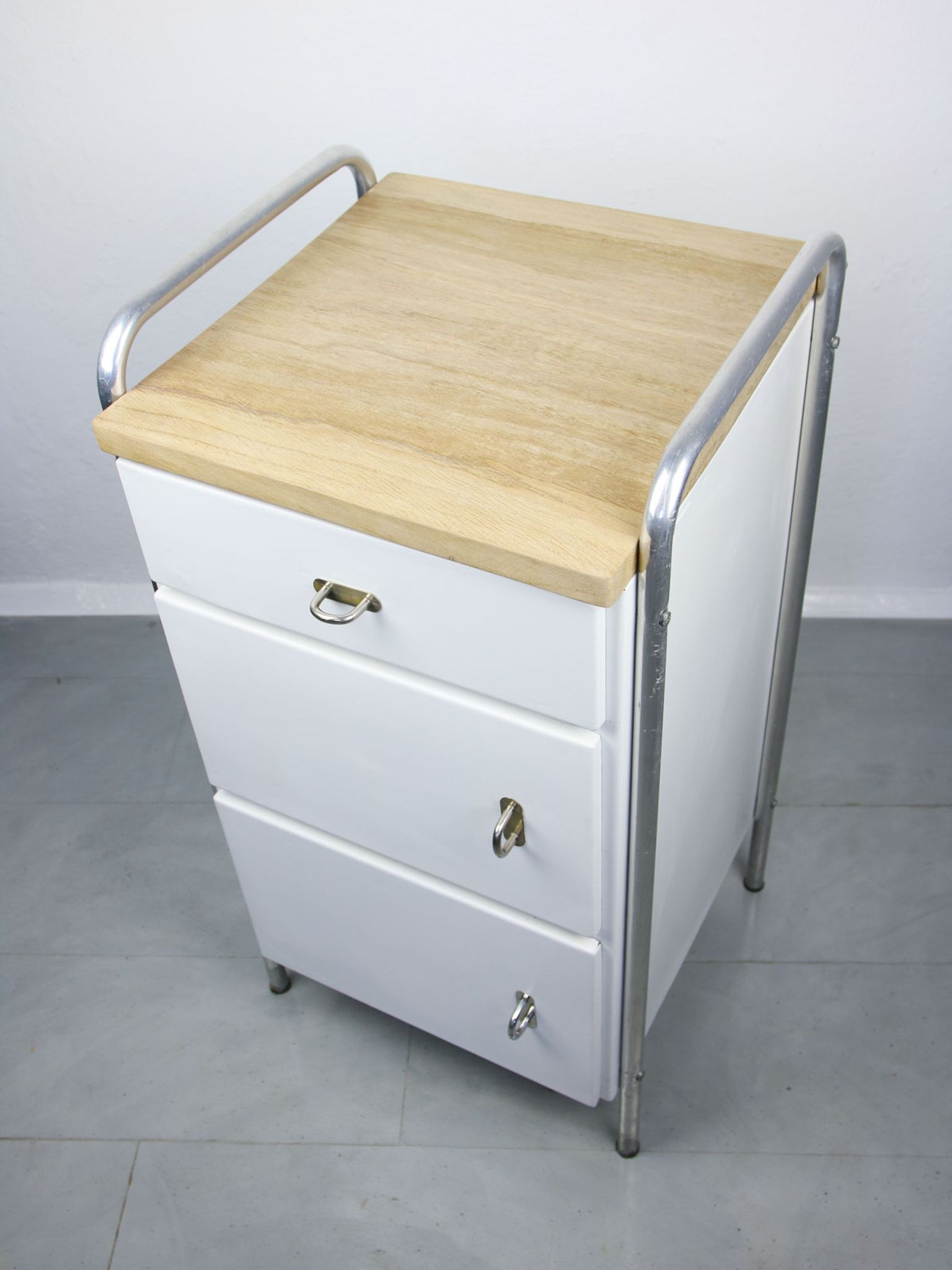 Cabinet industriel du milieu du siècle