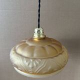 Suspension en verre ambrée ancienne