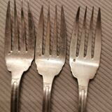3 silver metal forks