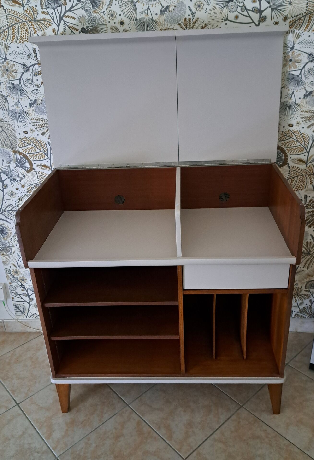 Vinyl furniture by Rød Sødgren