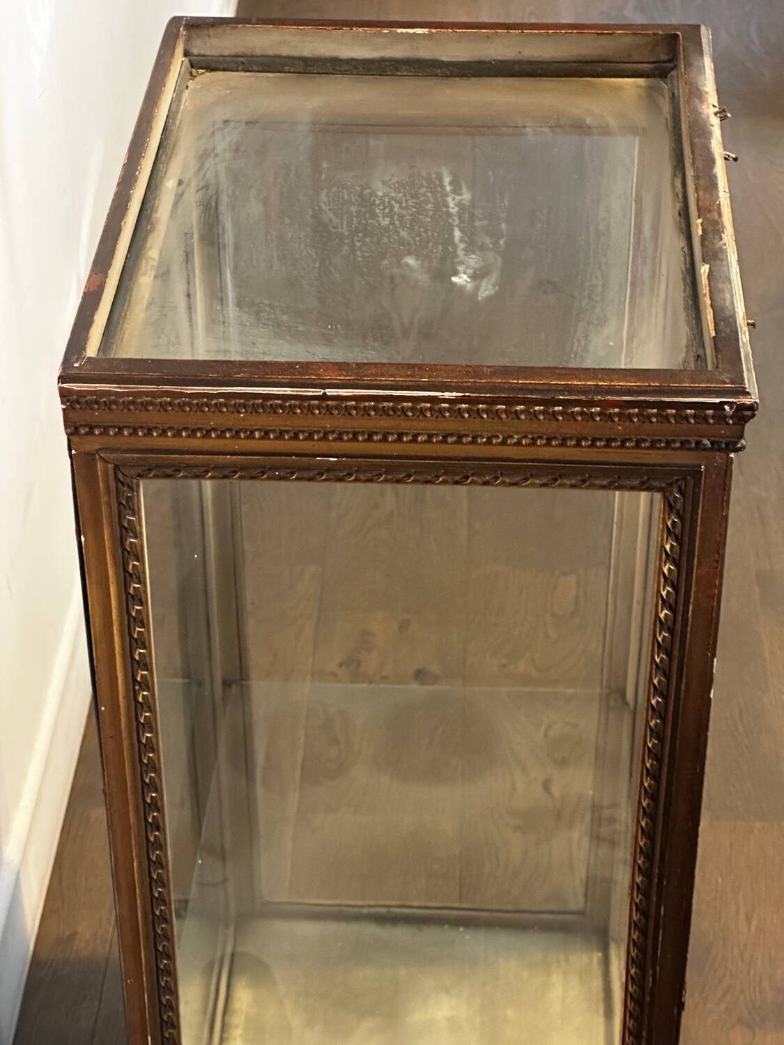 Counter display cabinet in wood and glass in Louis XVI style, 19th century.