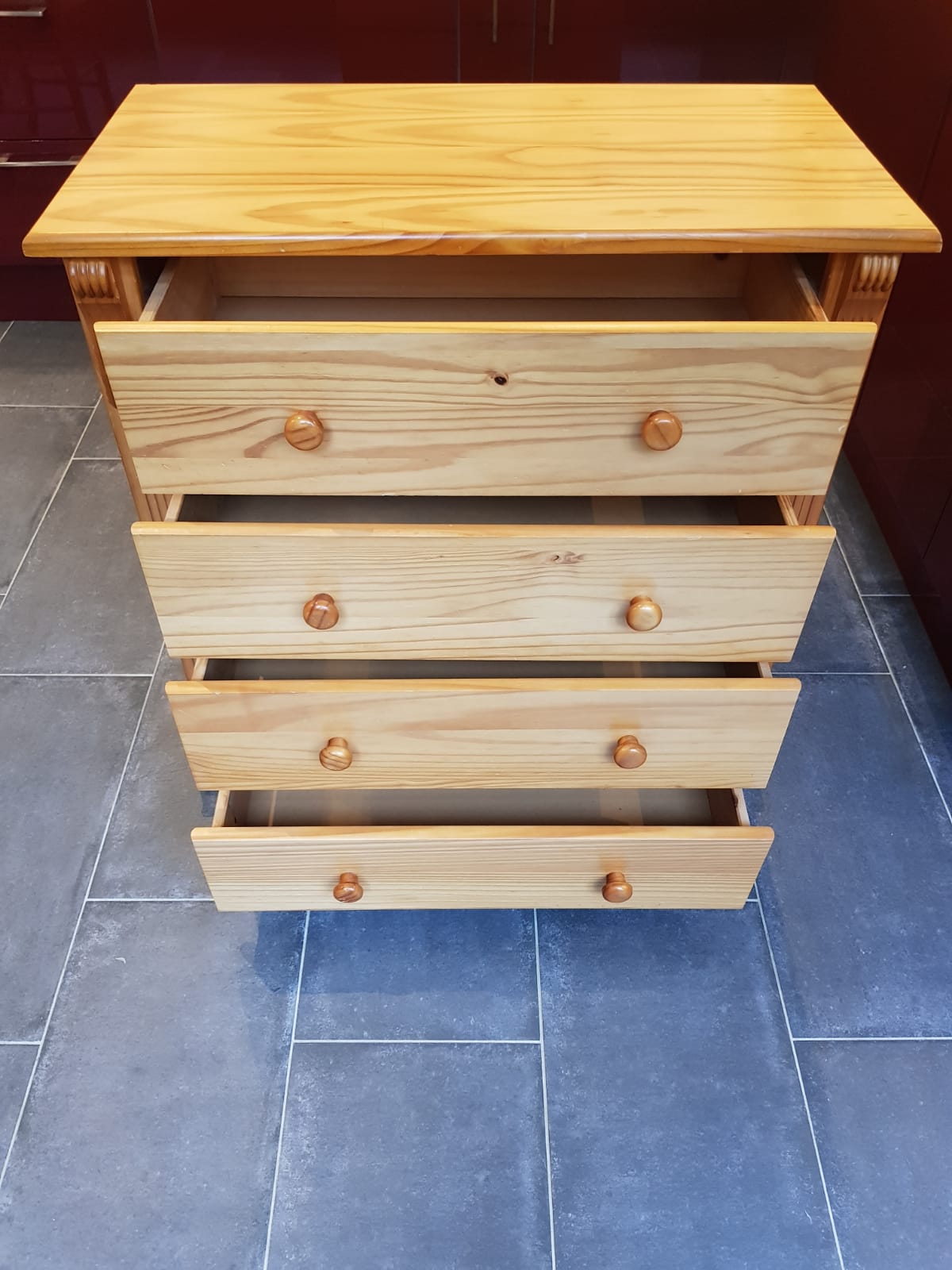 Pine chest of drawers
