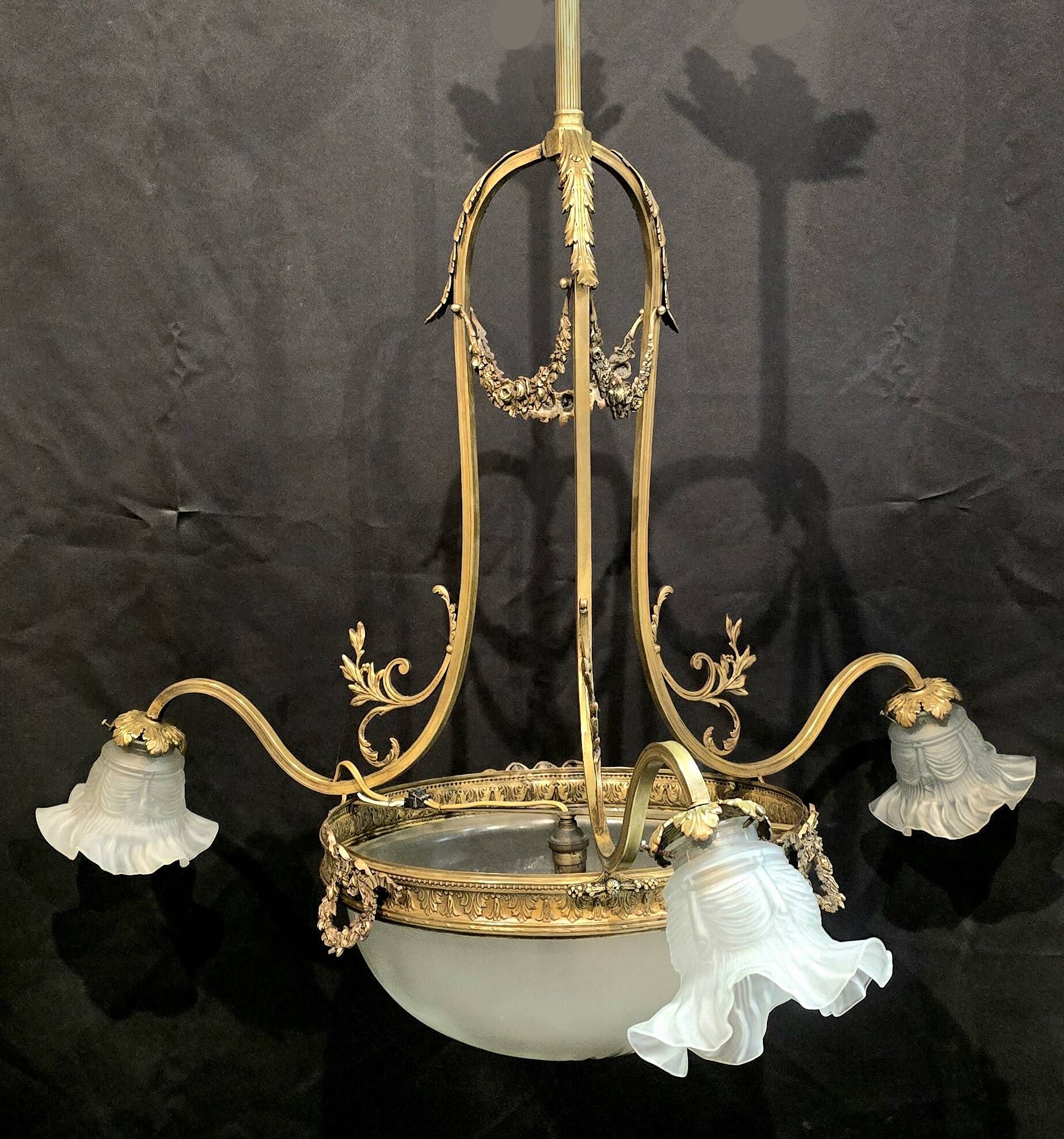 Gilt bronze and frosted glass chandelier – Louis XVI style