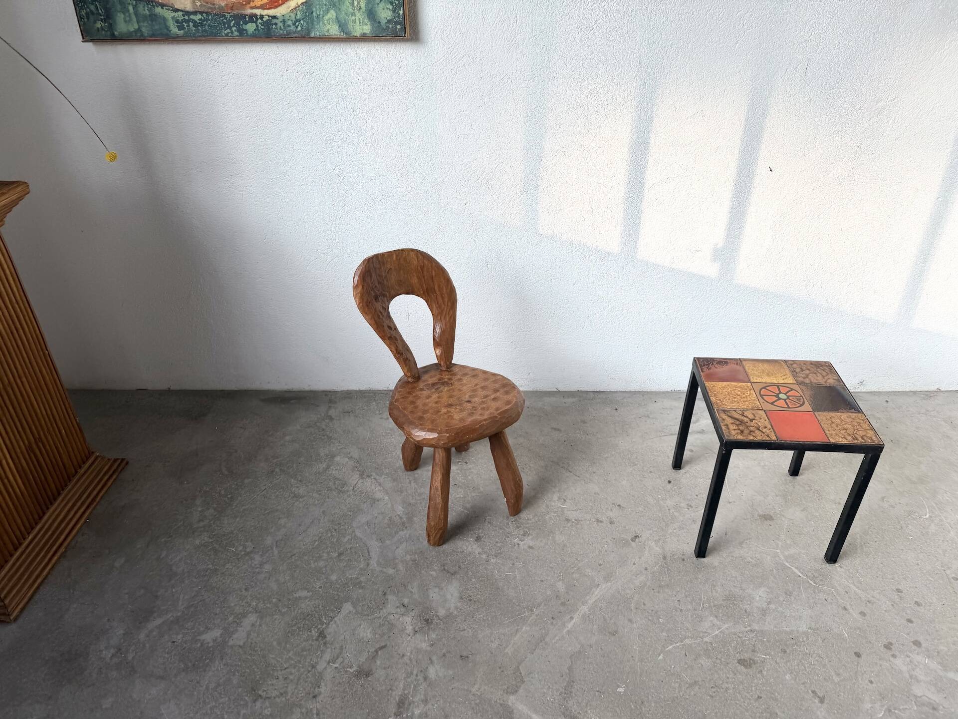 Petite chaise sculptée à la gouge