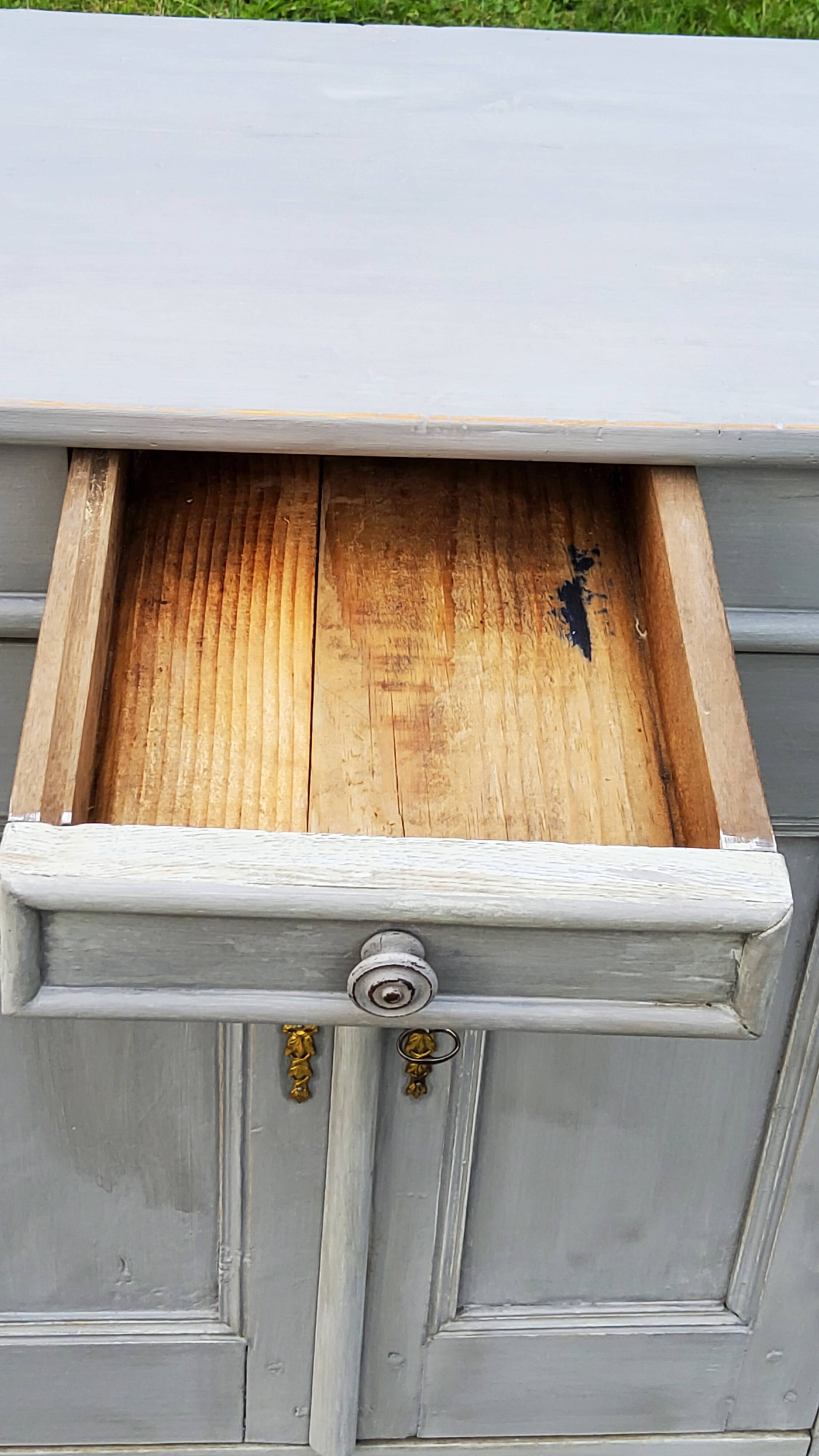 Buffet parisien début XXième siècle en bois massif patine grise