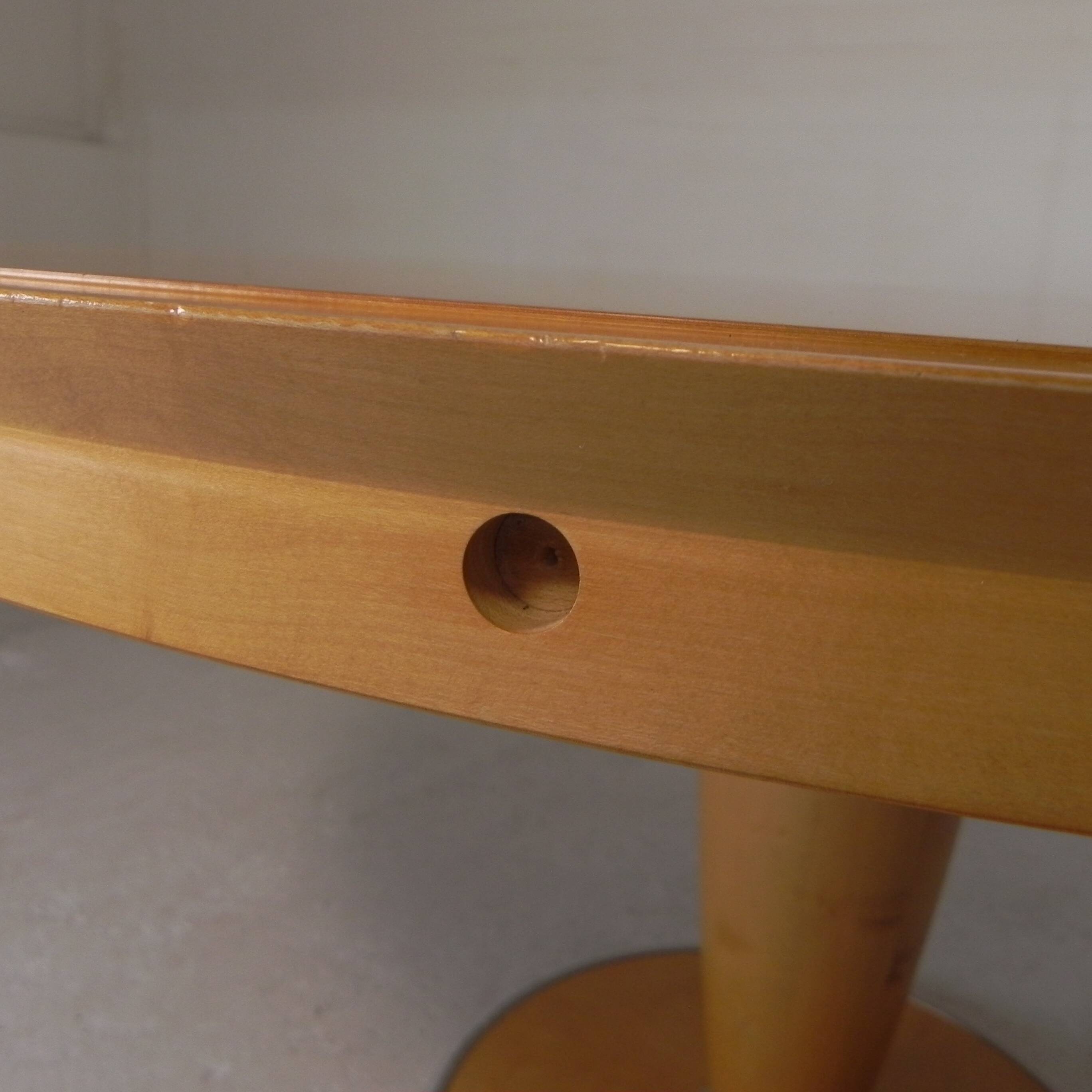 Dining table Isa by Chi Wing Lo for Giorgetti, 130 cm, 1990s