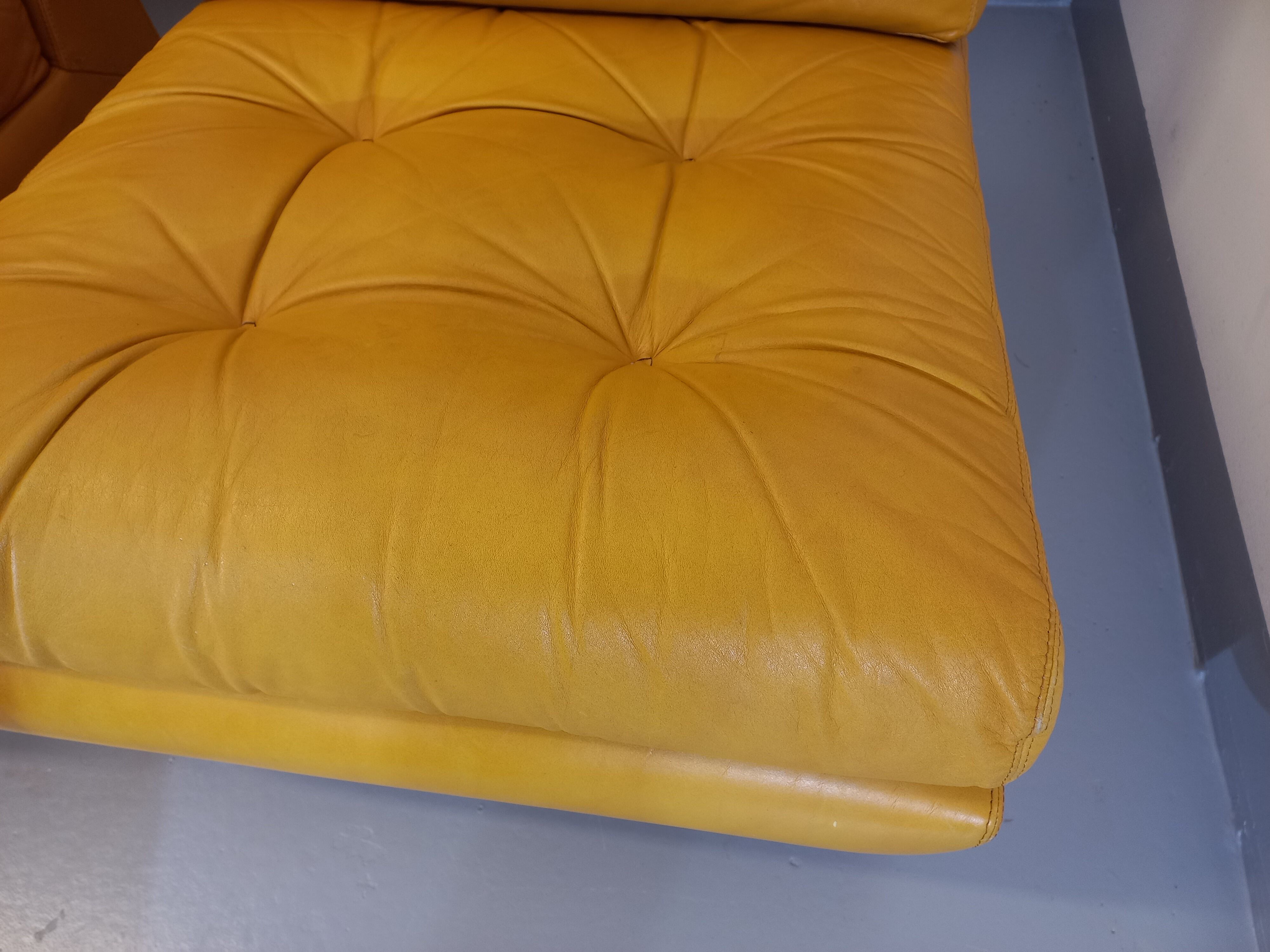 Suite of 3 Roche Bobois vintage chauffeurs in mustard yellow leather 70s