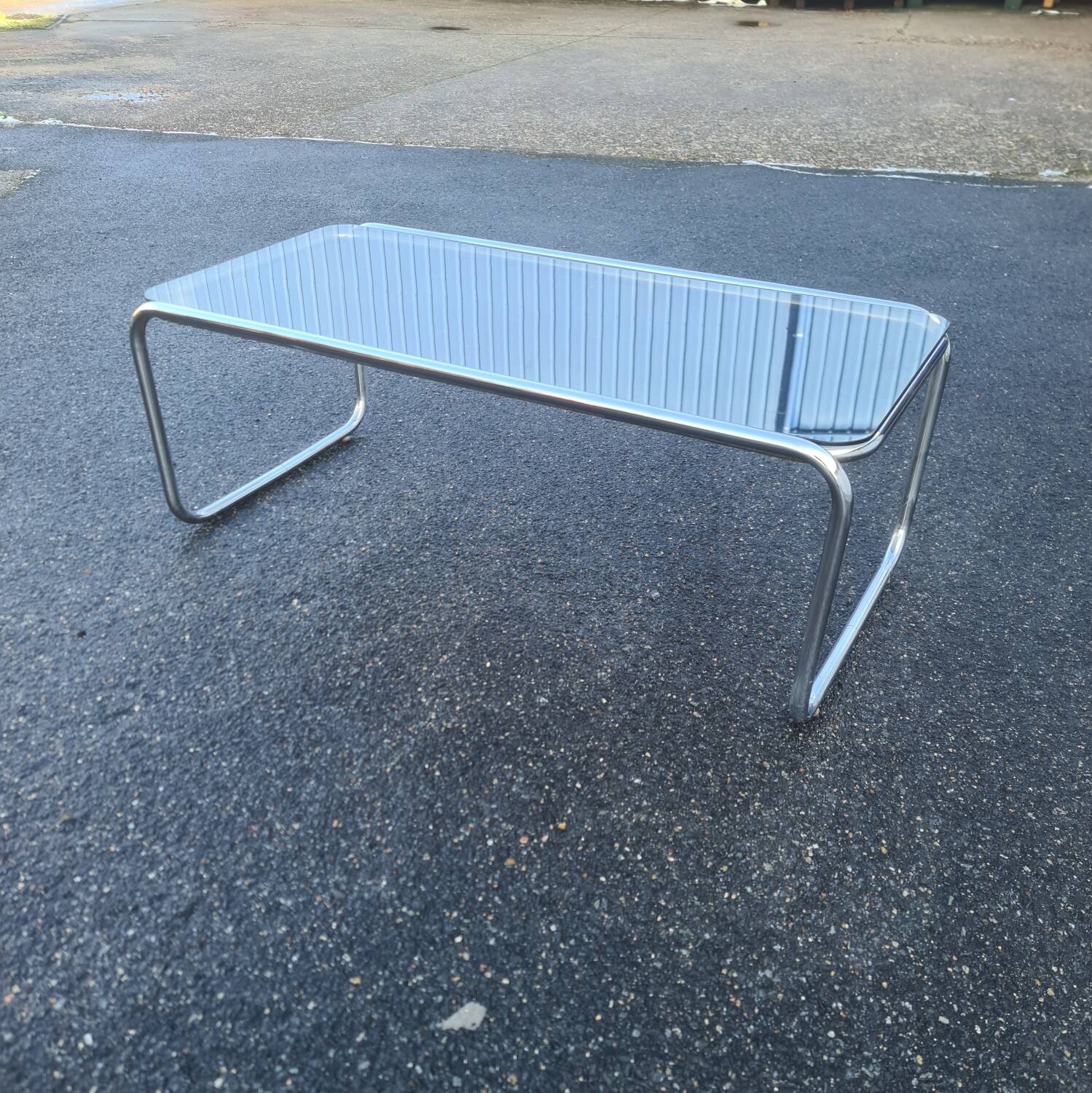 Bauhaus "laccio" style coffee table Marcel Breuer, glass and chrome tubular