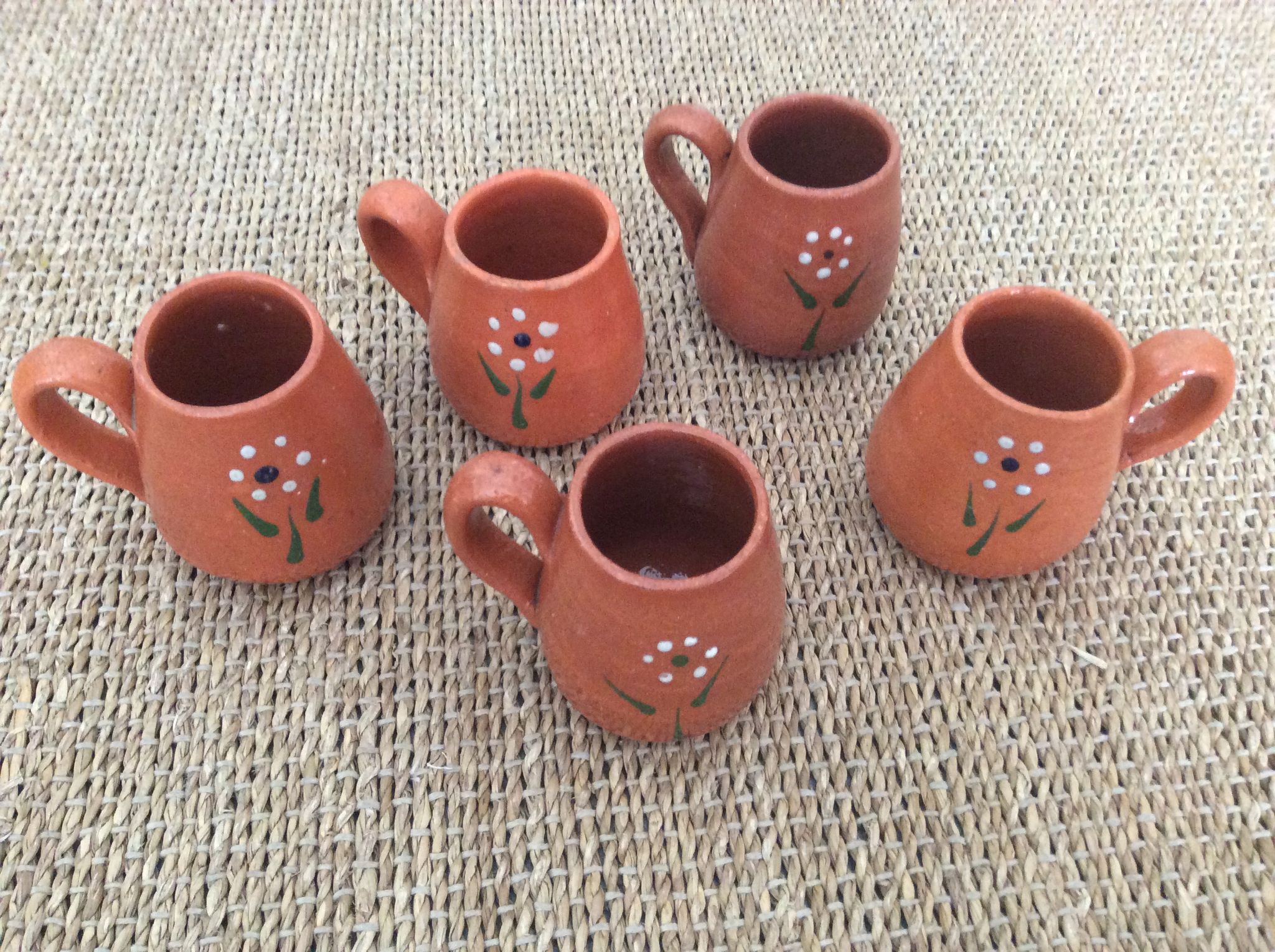 Series of 5 coffee cups