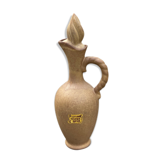 Pitcher with sandstone cap