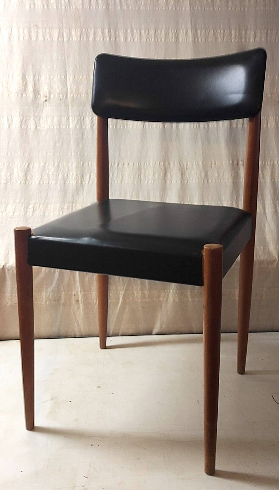 Chaise style scandinave en bois et similicuir - années 60/70