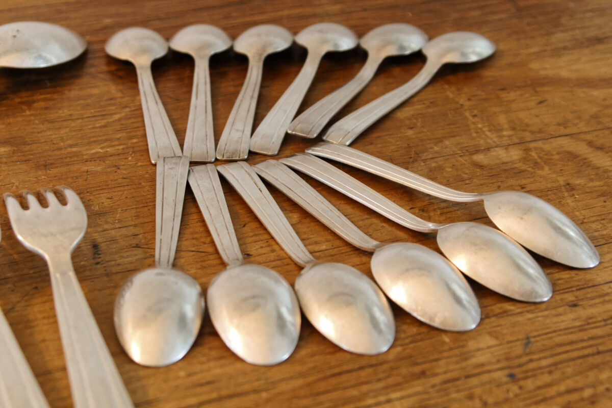 Art Deco cuttlery in silver metal