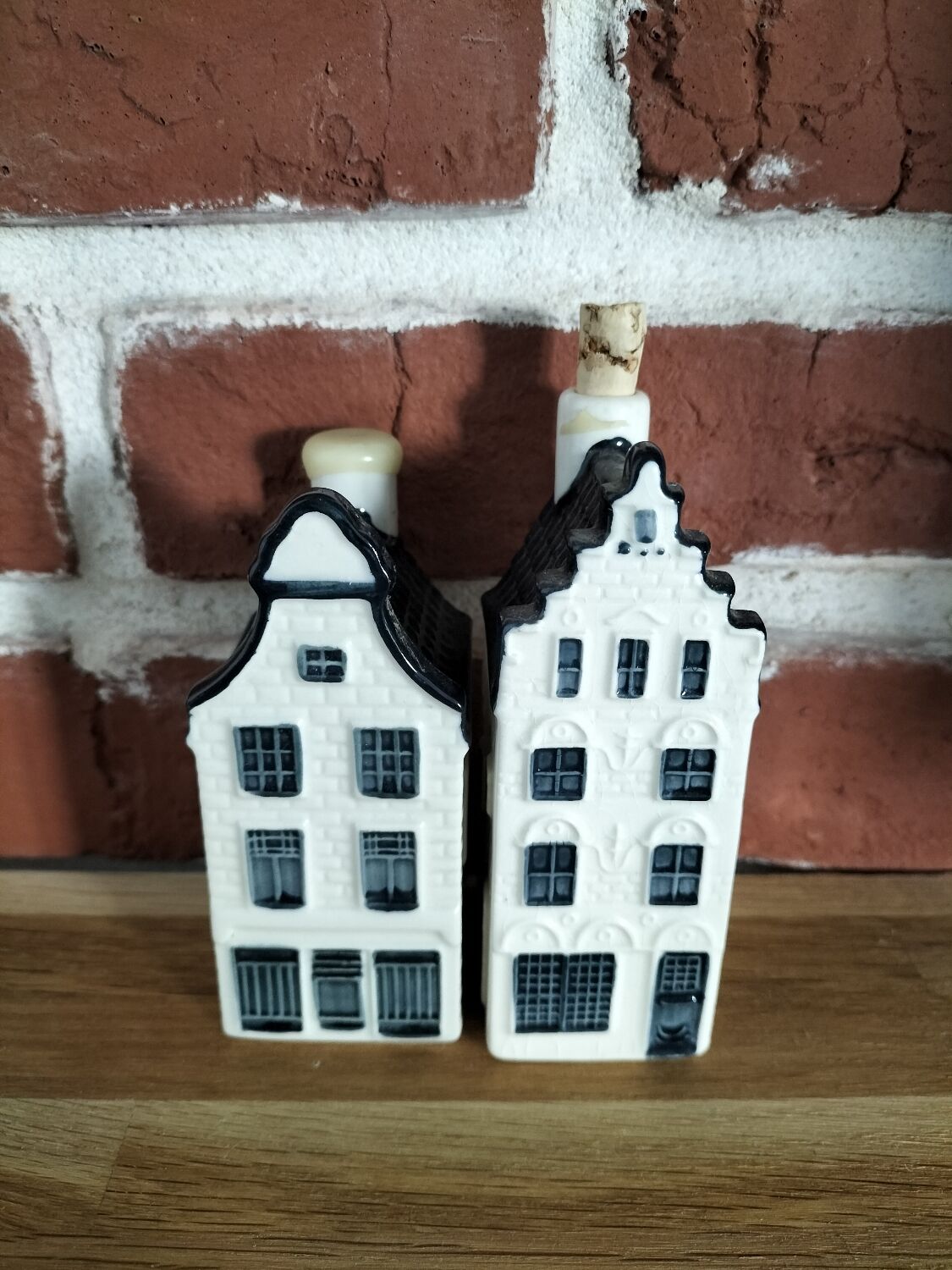 KLM miniature house