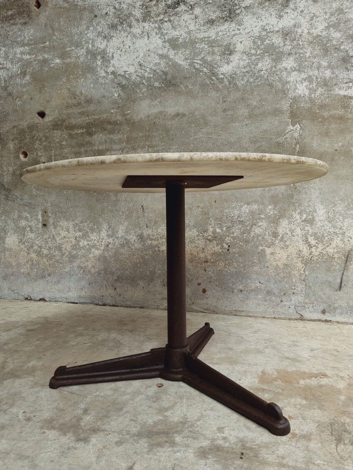 Garden table bistro table in cast iron with marble