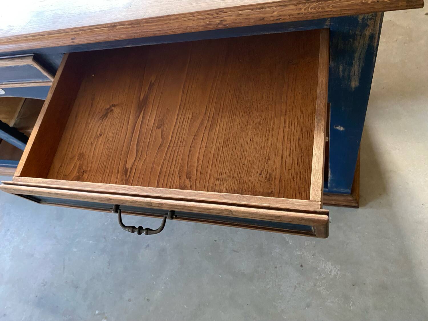 Wine merchant counter