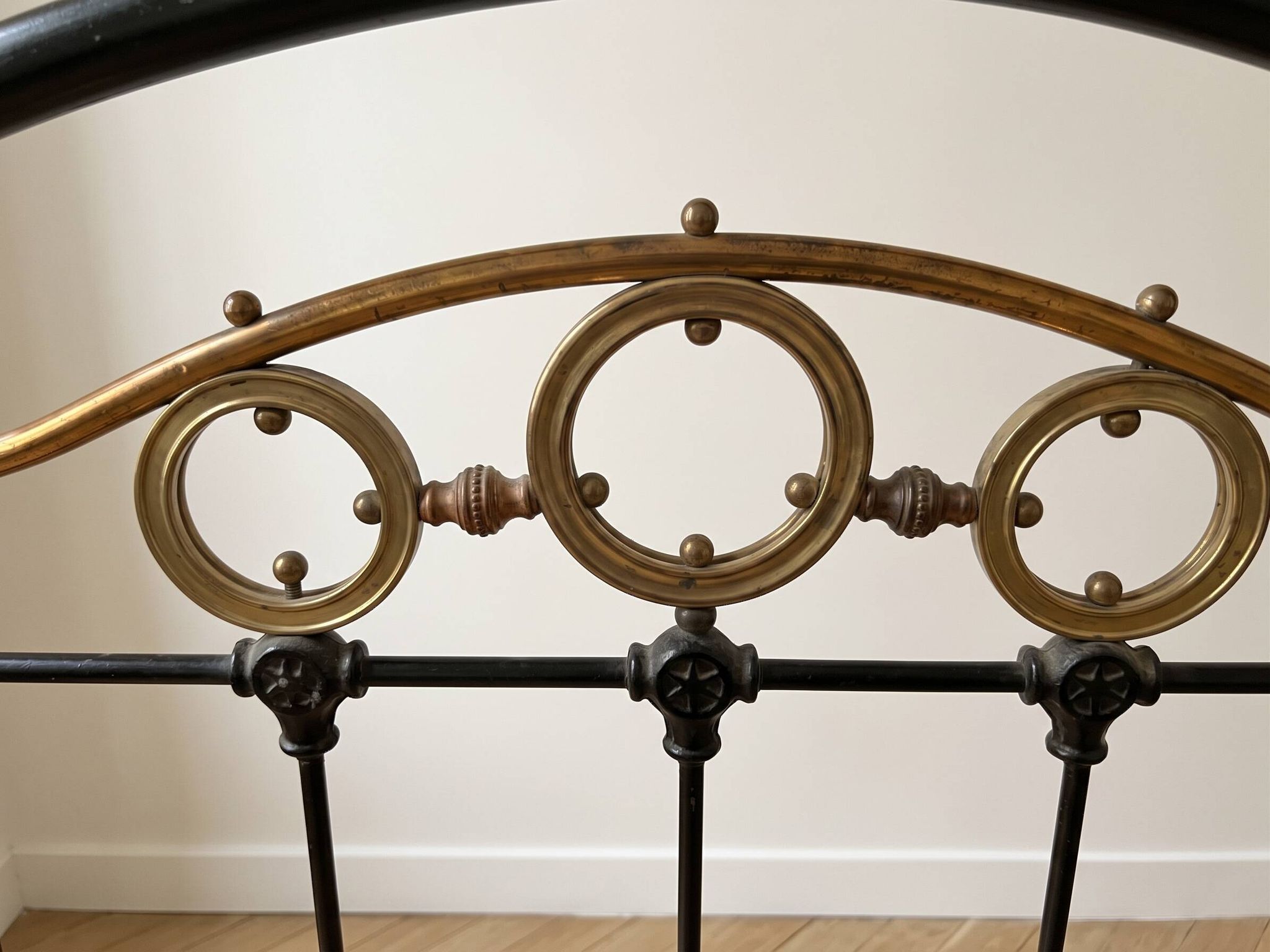 Old Art Nouveau lamp in black metal and brass.