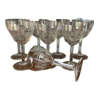 6 wine glasses