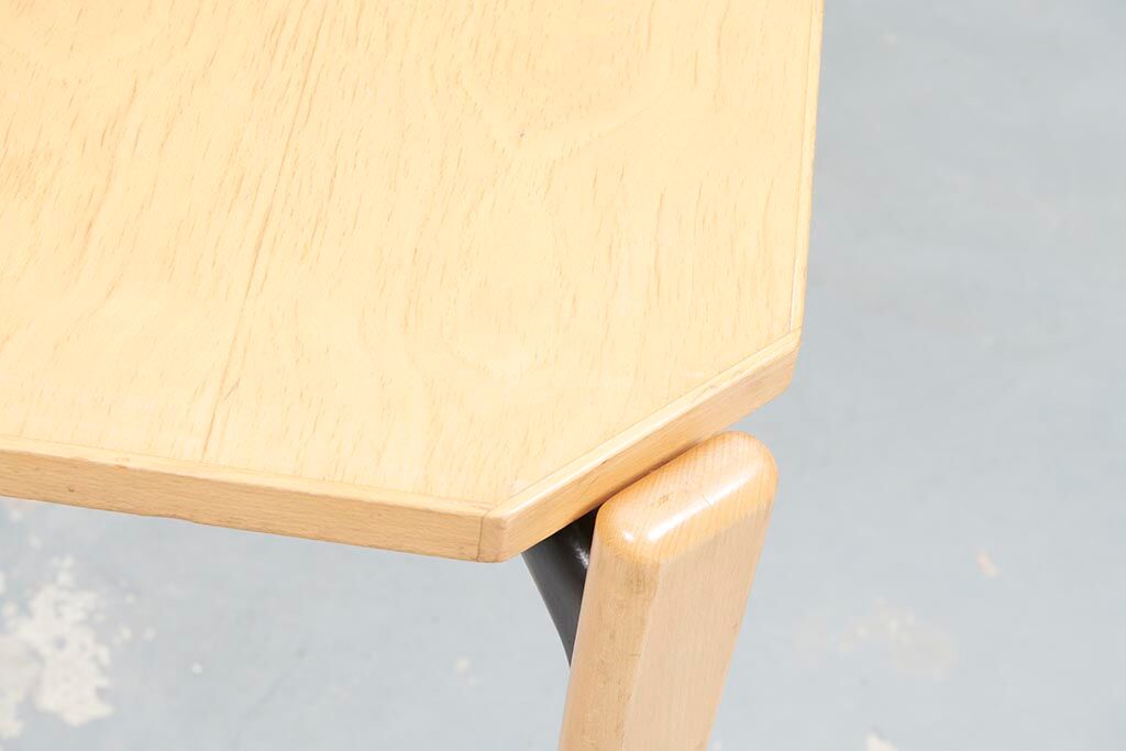 Bruno Rey table