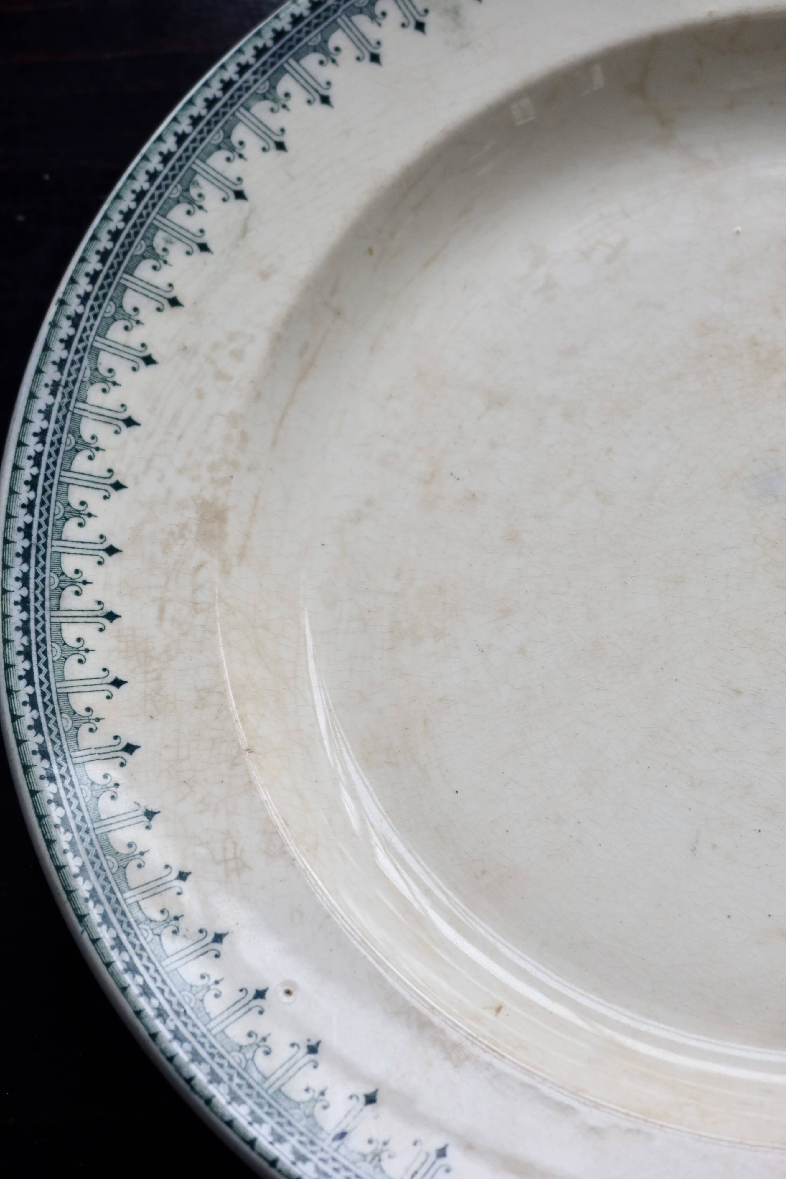Round vintage patinated ironstone serving dish - Border model