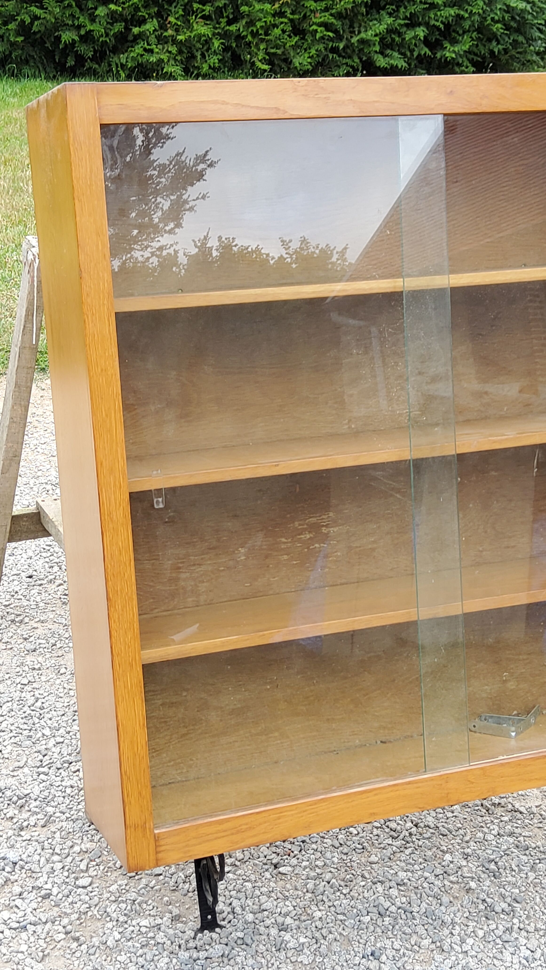 Wall display case from the 50s in solid blond oak