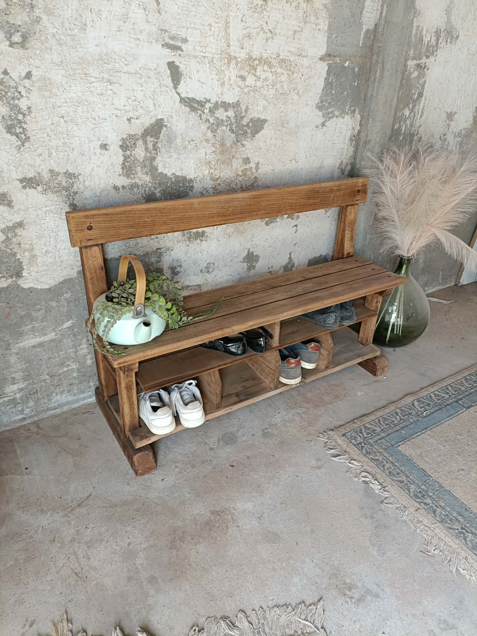 Entrance bench