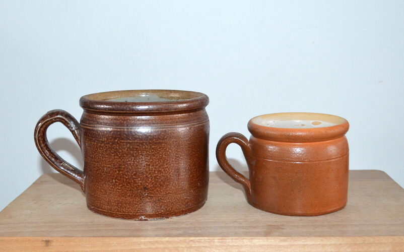 duo of glazed sandstone pots