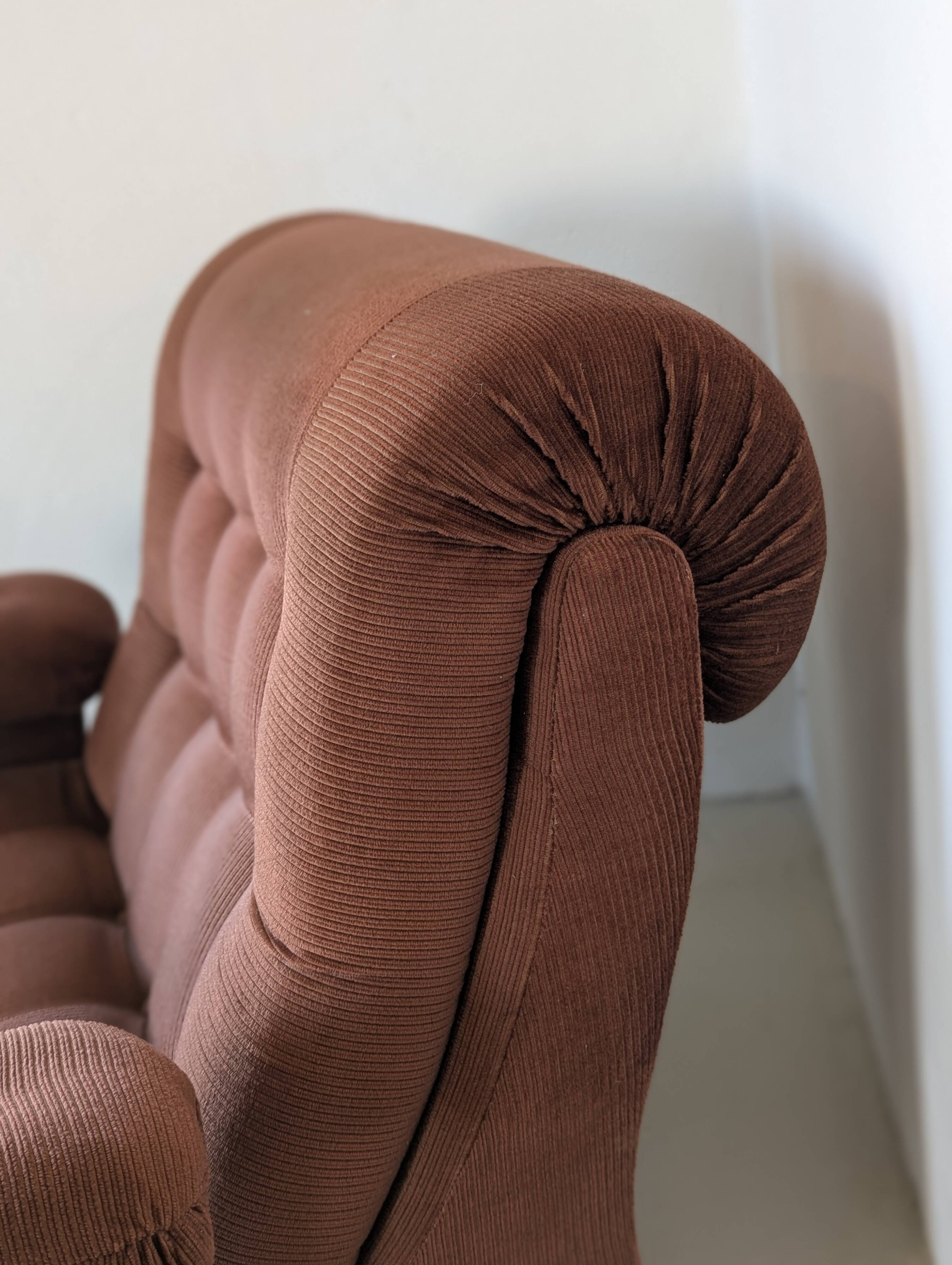 Fauteuil space age,en velours côtelé des années 70