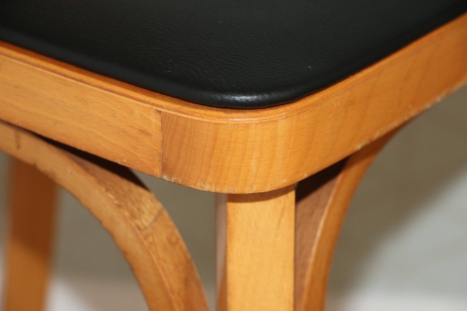 4 BAUMANN N°12 chairs in black skai and light beech