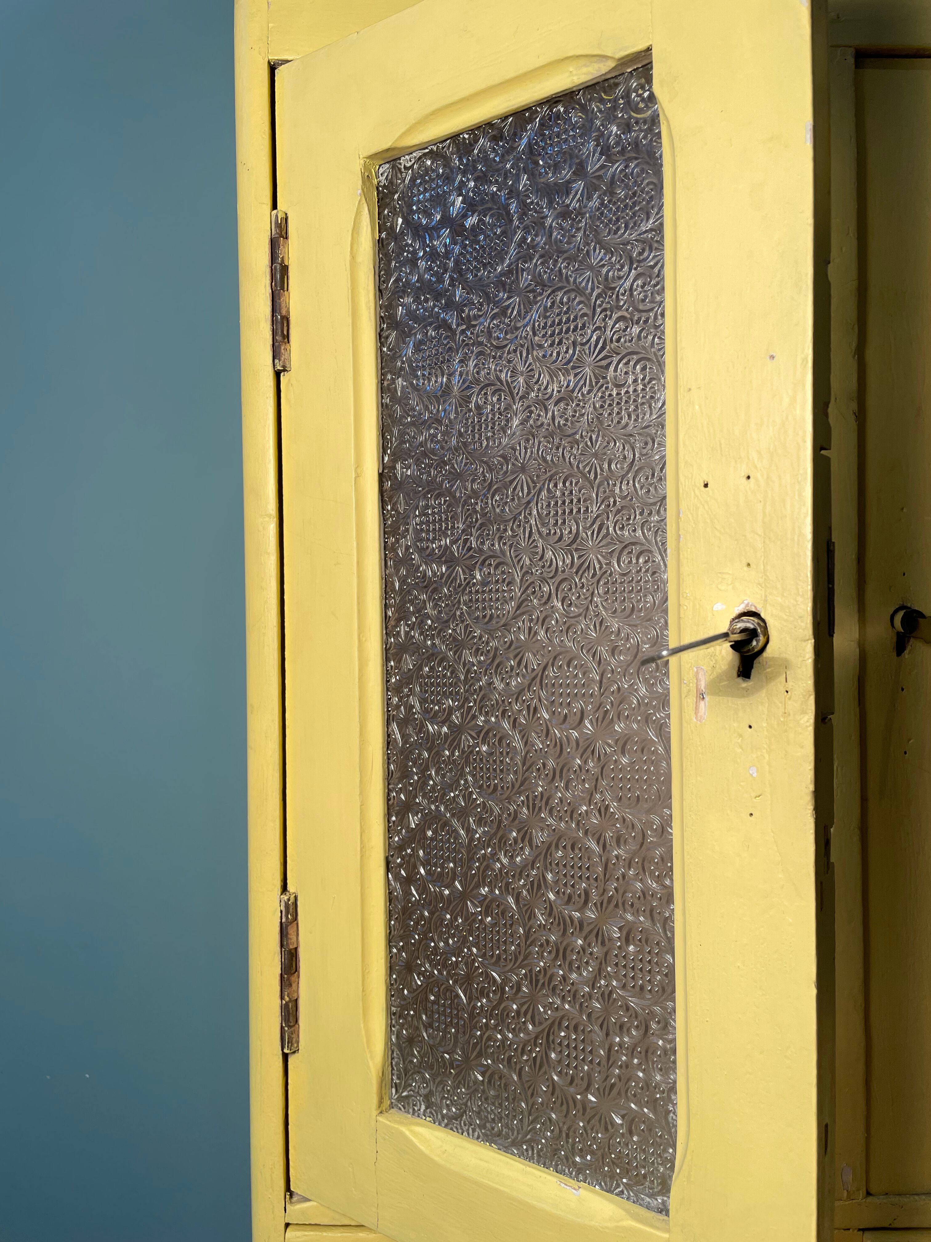 Armoire de toilette murale ancienne