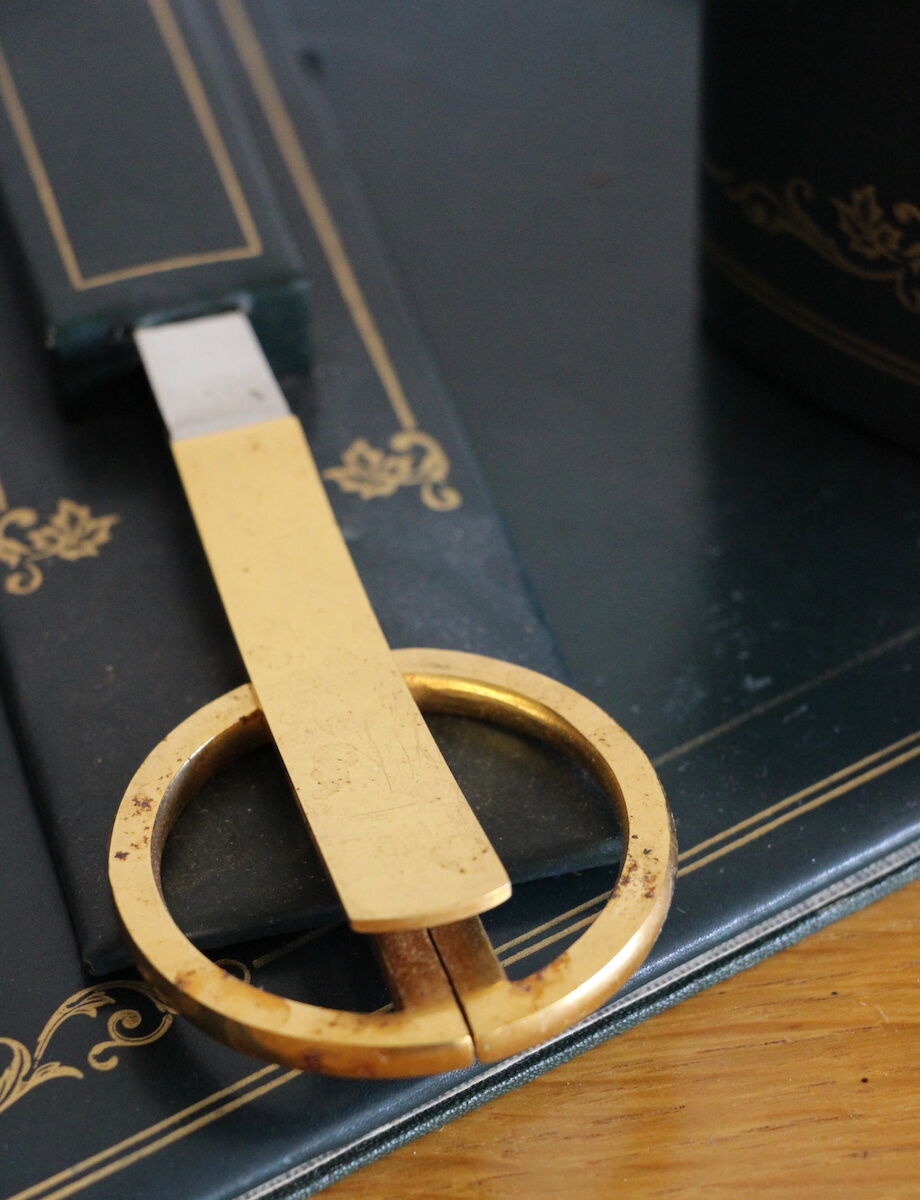 Le Tanneur leather office adornment