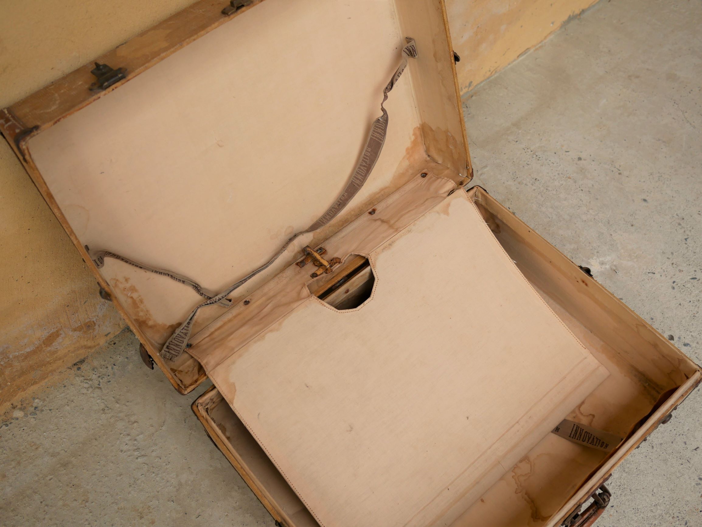 Yellow vintage case