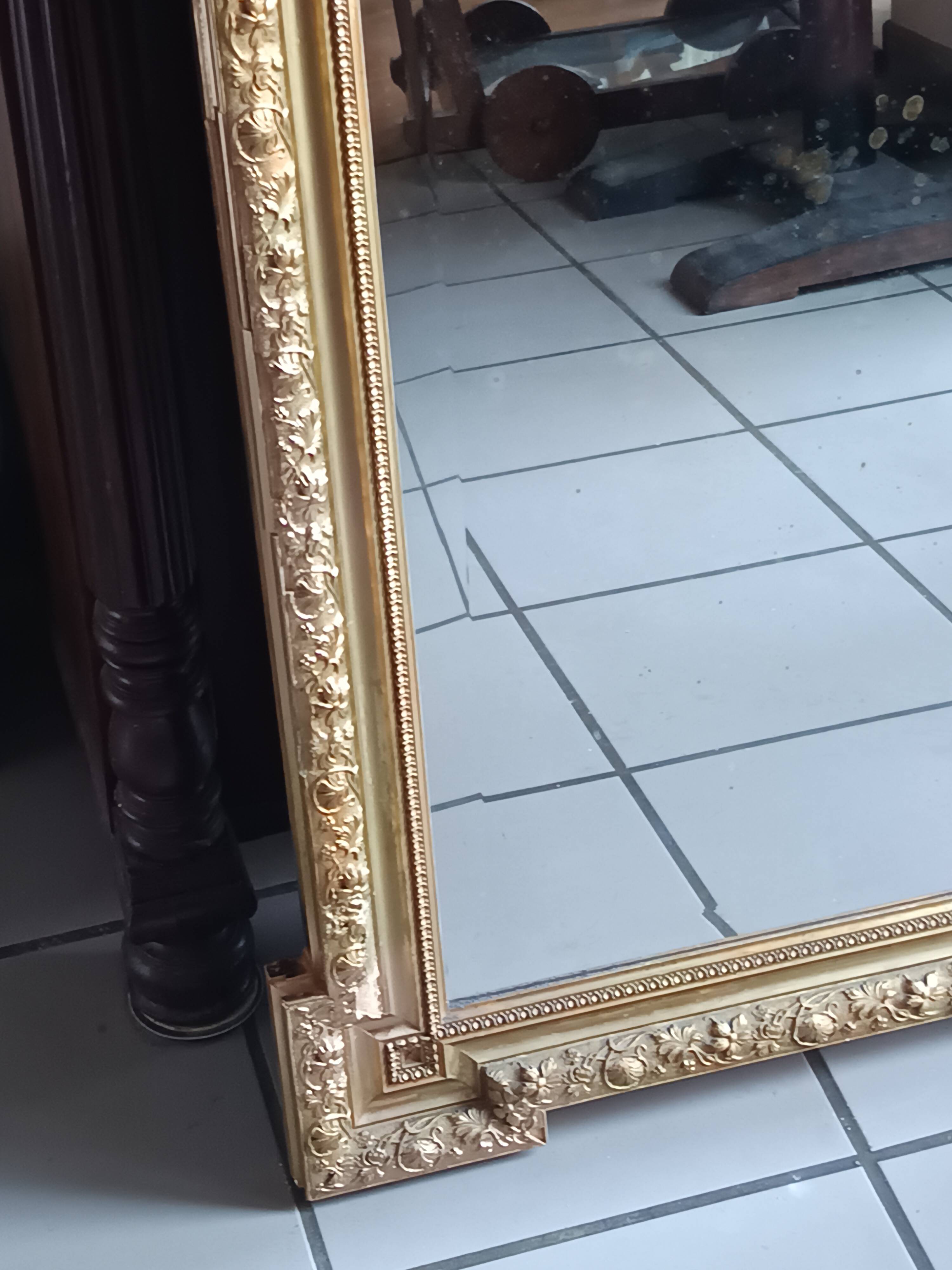 Antique mirror in wood and gilded stucco, neo Louis XVI style.