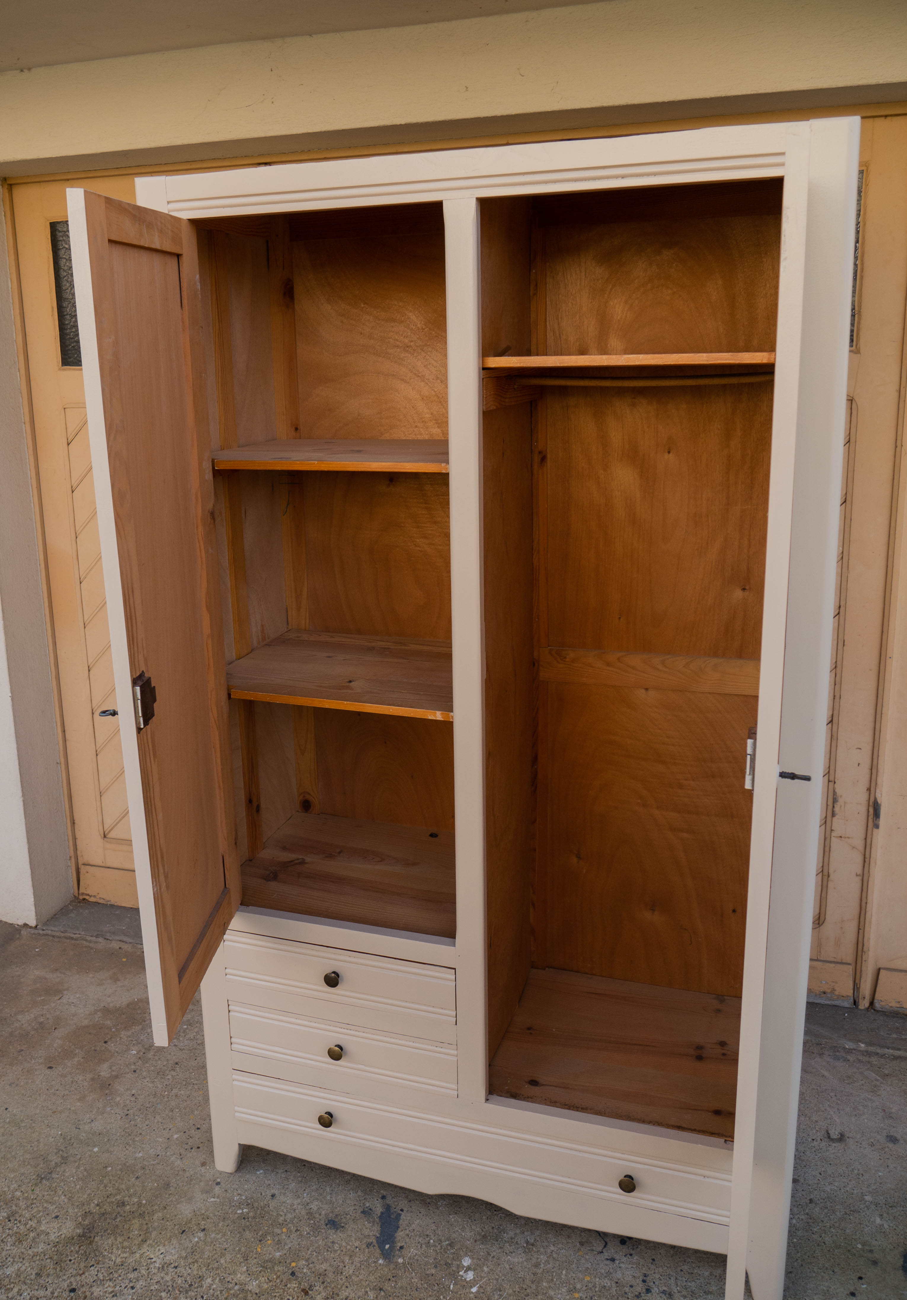 Armoire parisienne