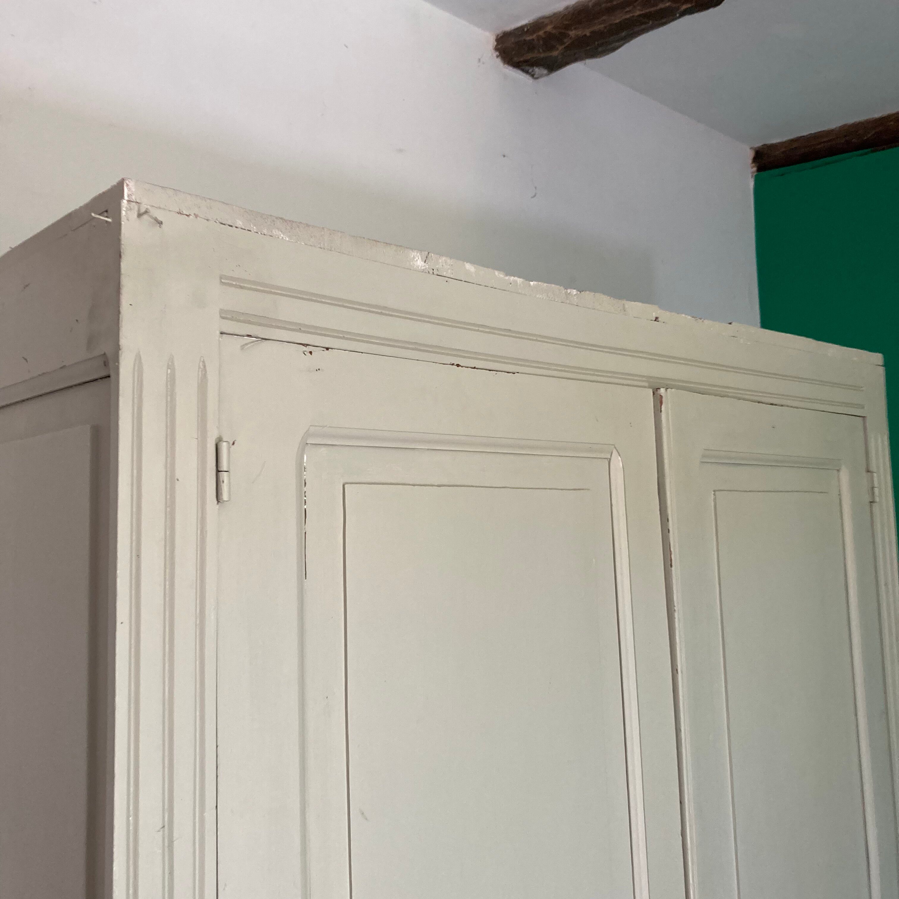 Armoire parisienne verte