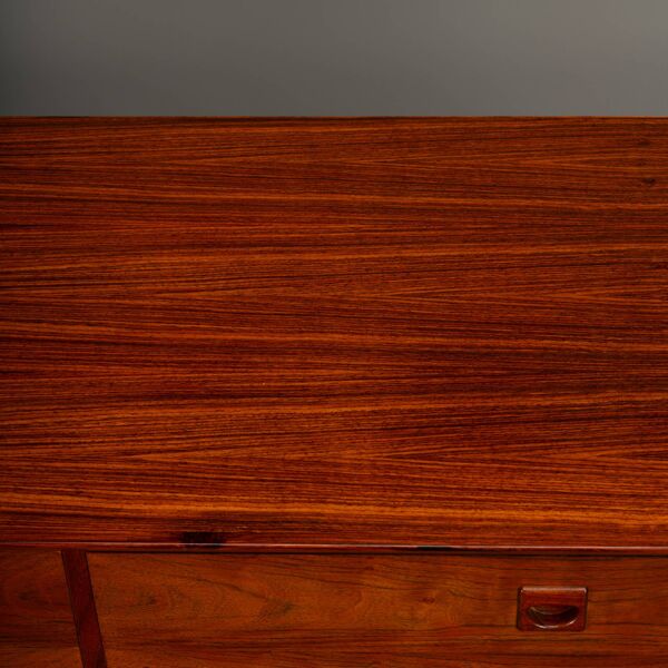 Commode en palissandre de design danois par Brouer Mobelfabrik, années 1960.