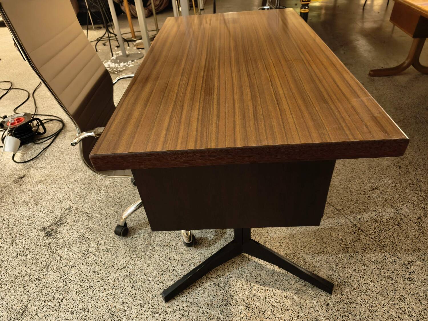 desk "Sistema" designed by Daciano da Costa