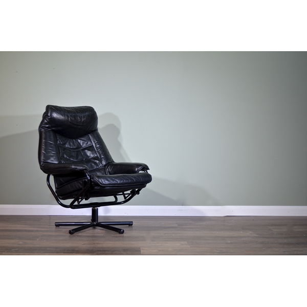 Midcentury Norwegian Skoghaug Industries Vintage Black Leather Swivel Reclining Chair Delivery Ret Selency Black Leather Swivel Reclining Chair, Vintage Recliner Chair Black