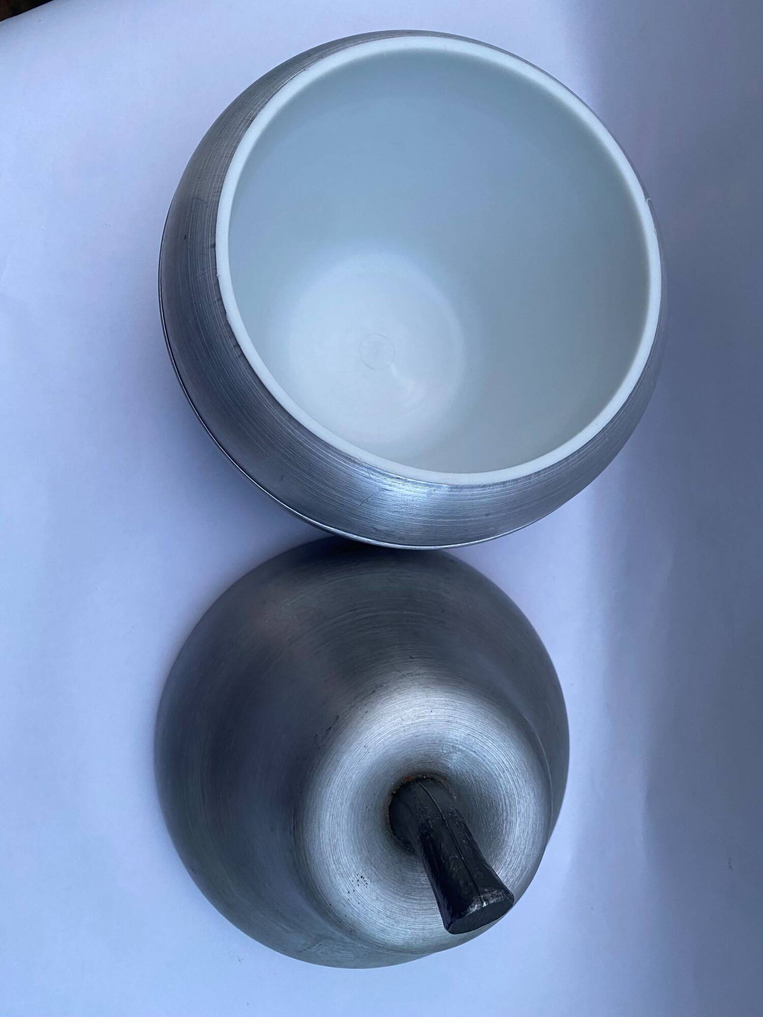 Vintage 1970s pear-shaped ice cube tray bucket