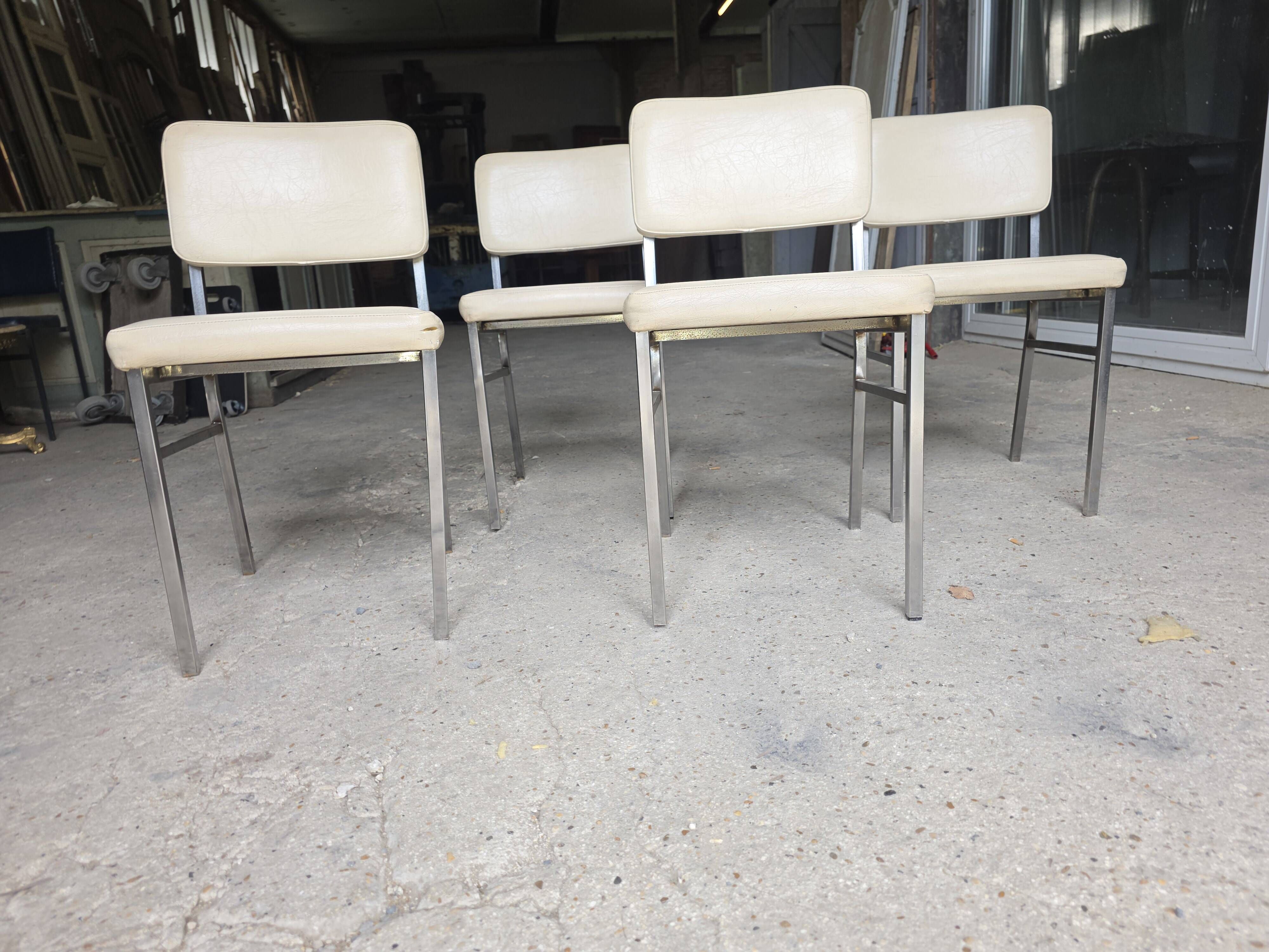 4 chrome metal chairs with faux leather from the 1970s.