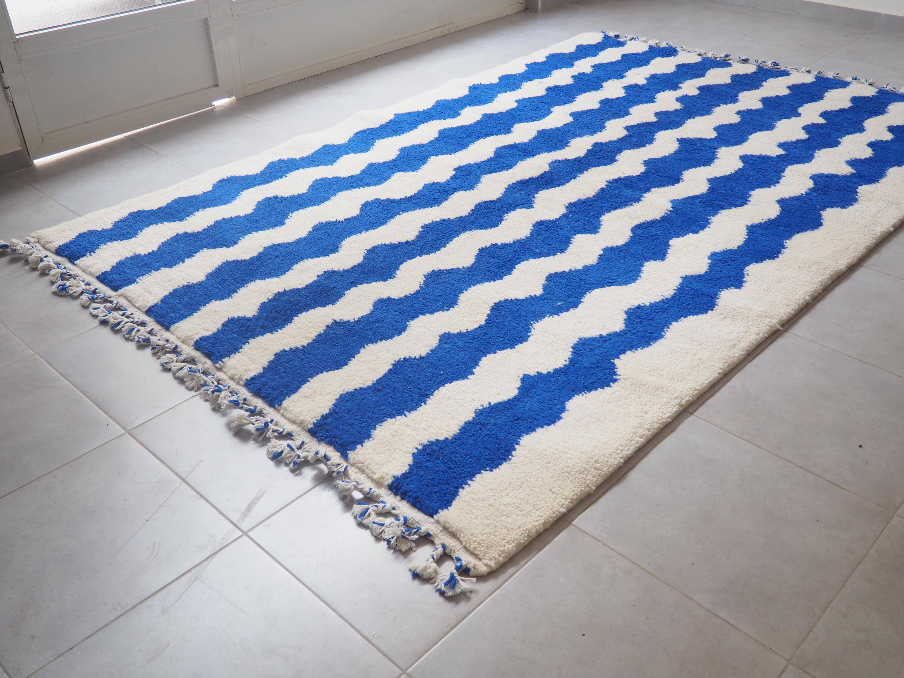 Handmade traditional carpet 250cm x 150cm Moroccan