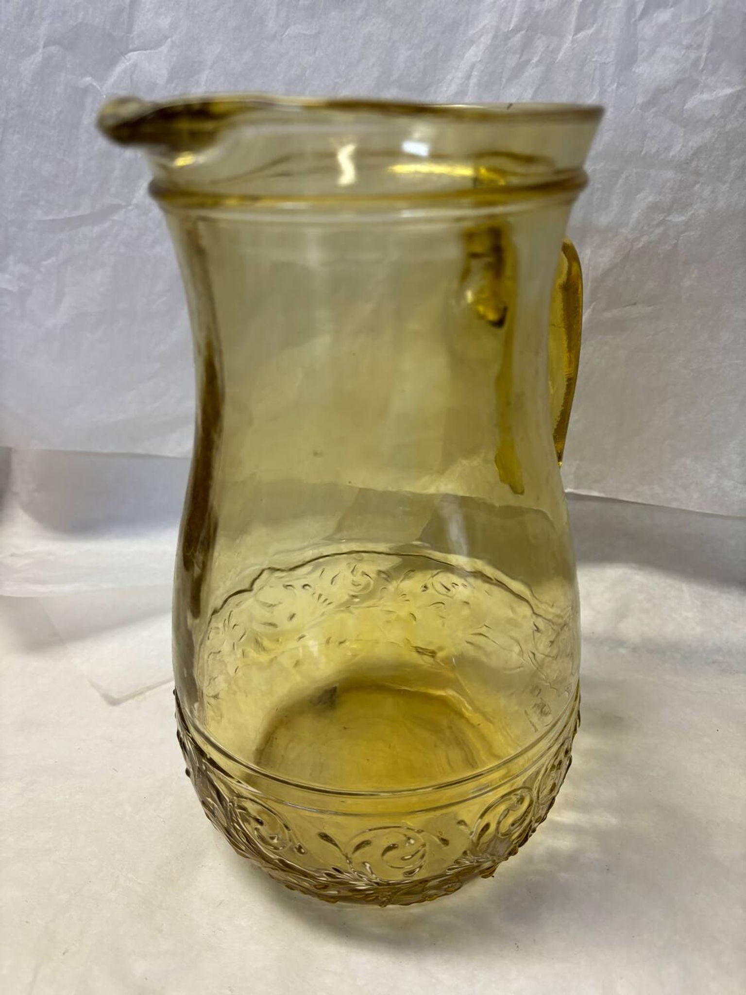 Carafe en verre ambré